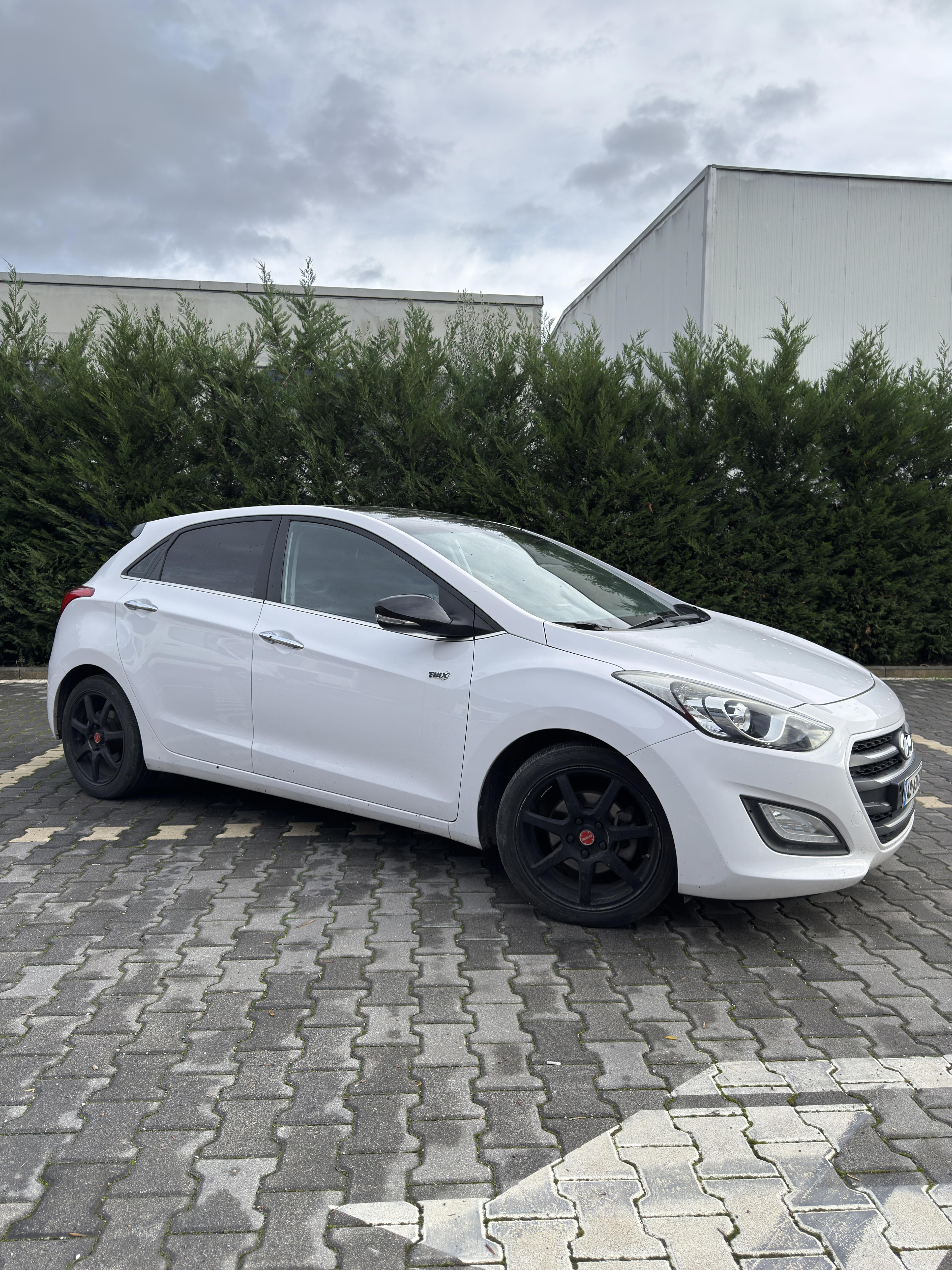 Hyundai I30 - side view