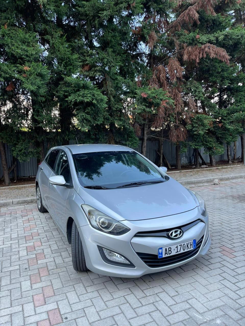 Hyundai I30 - side view
