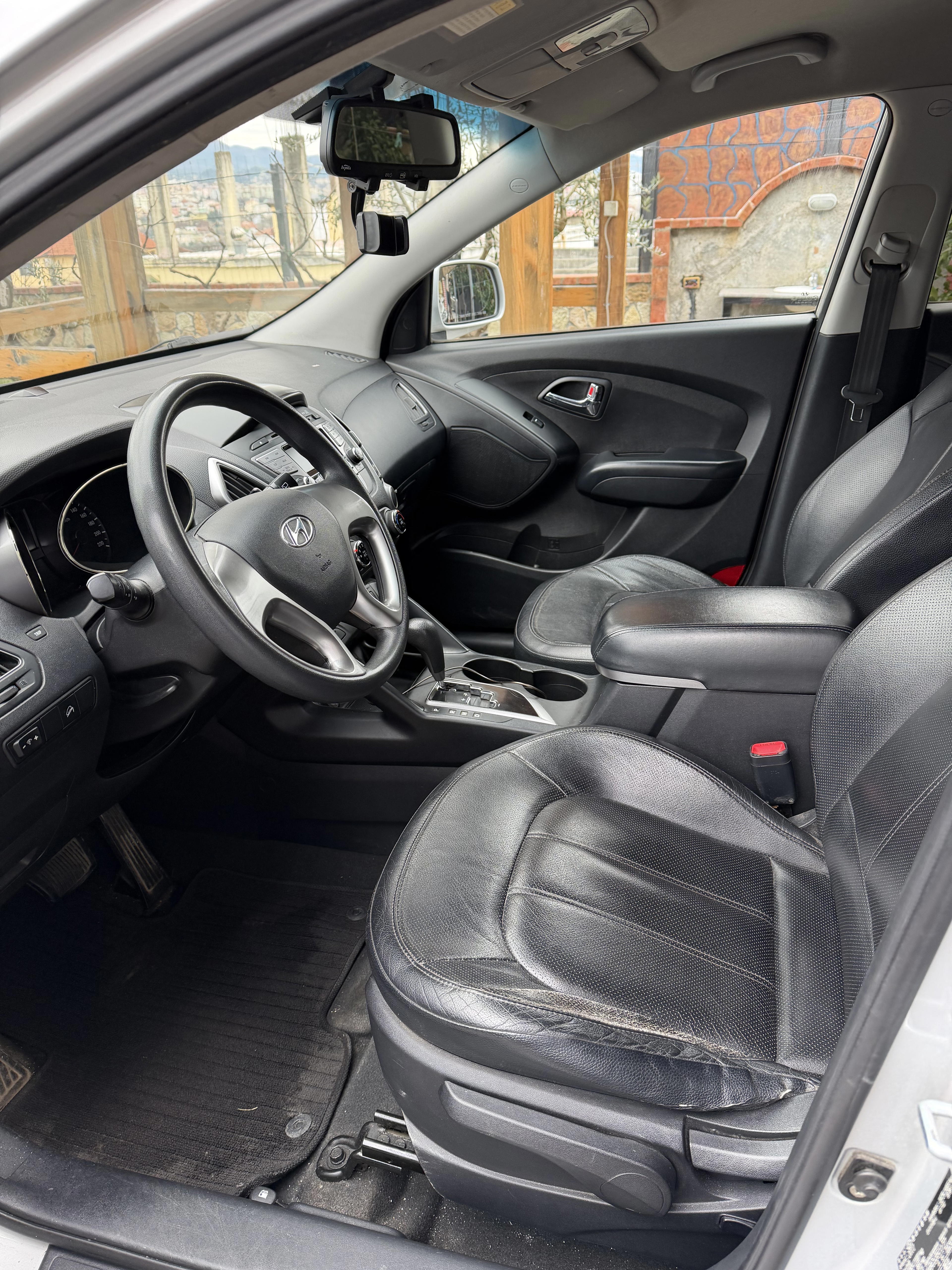 Hyundai Tucson - side view