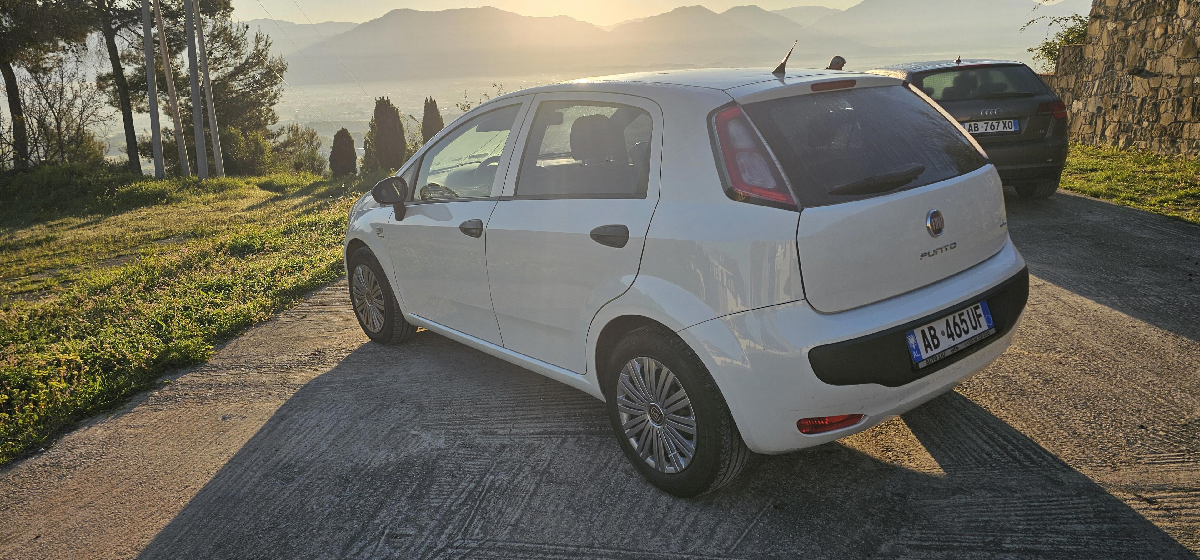 FIAT Grande Punto - side view