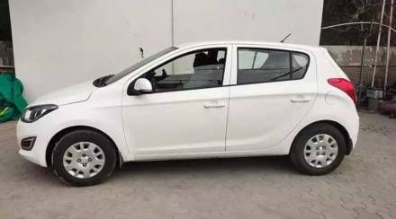 Hyundai I40 - side view