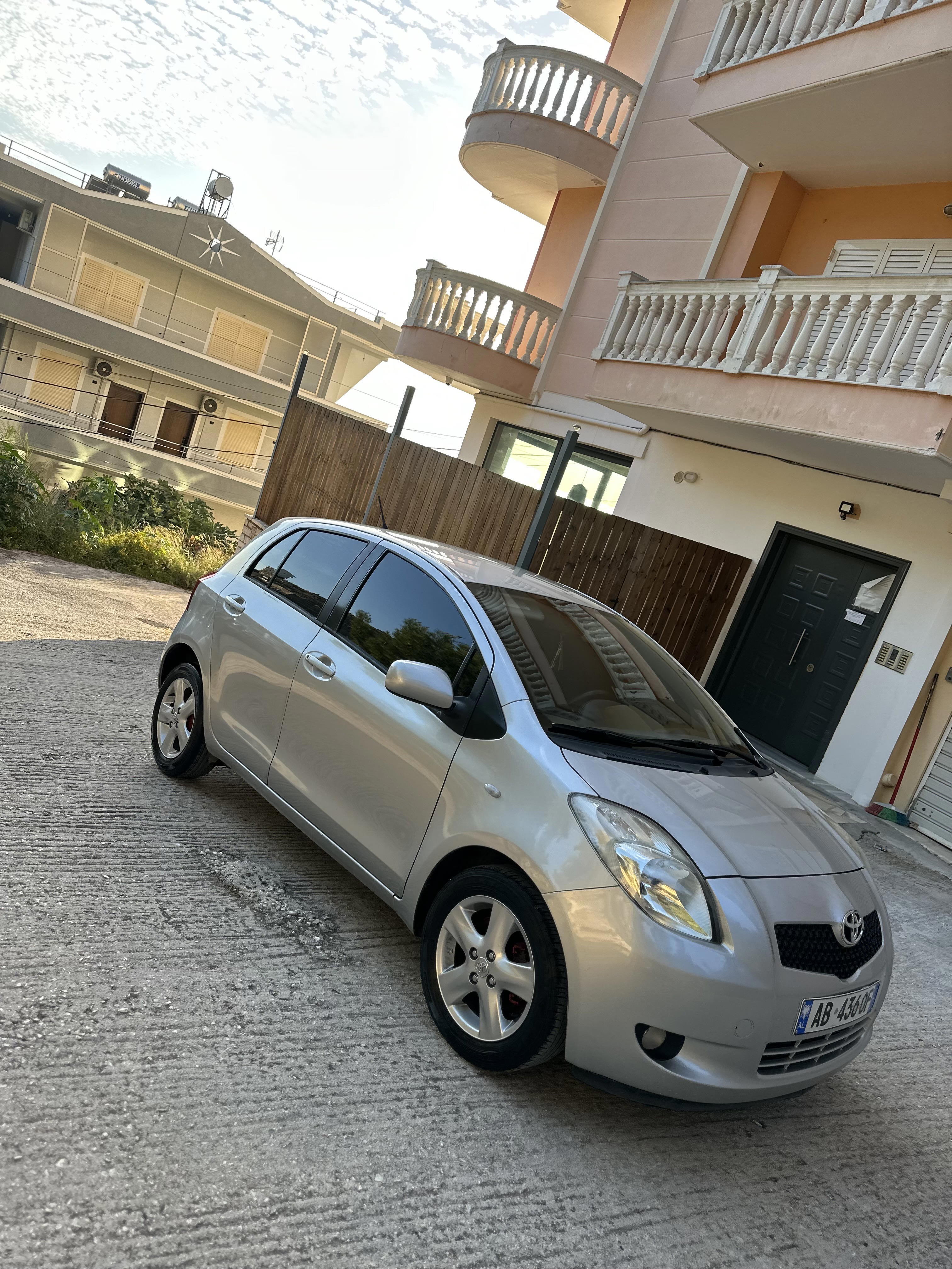 Toyota Yaris - side view