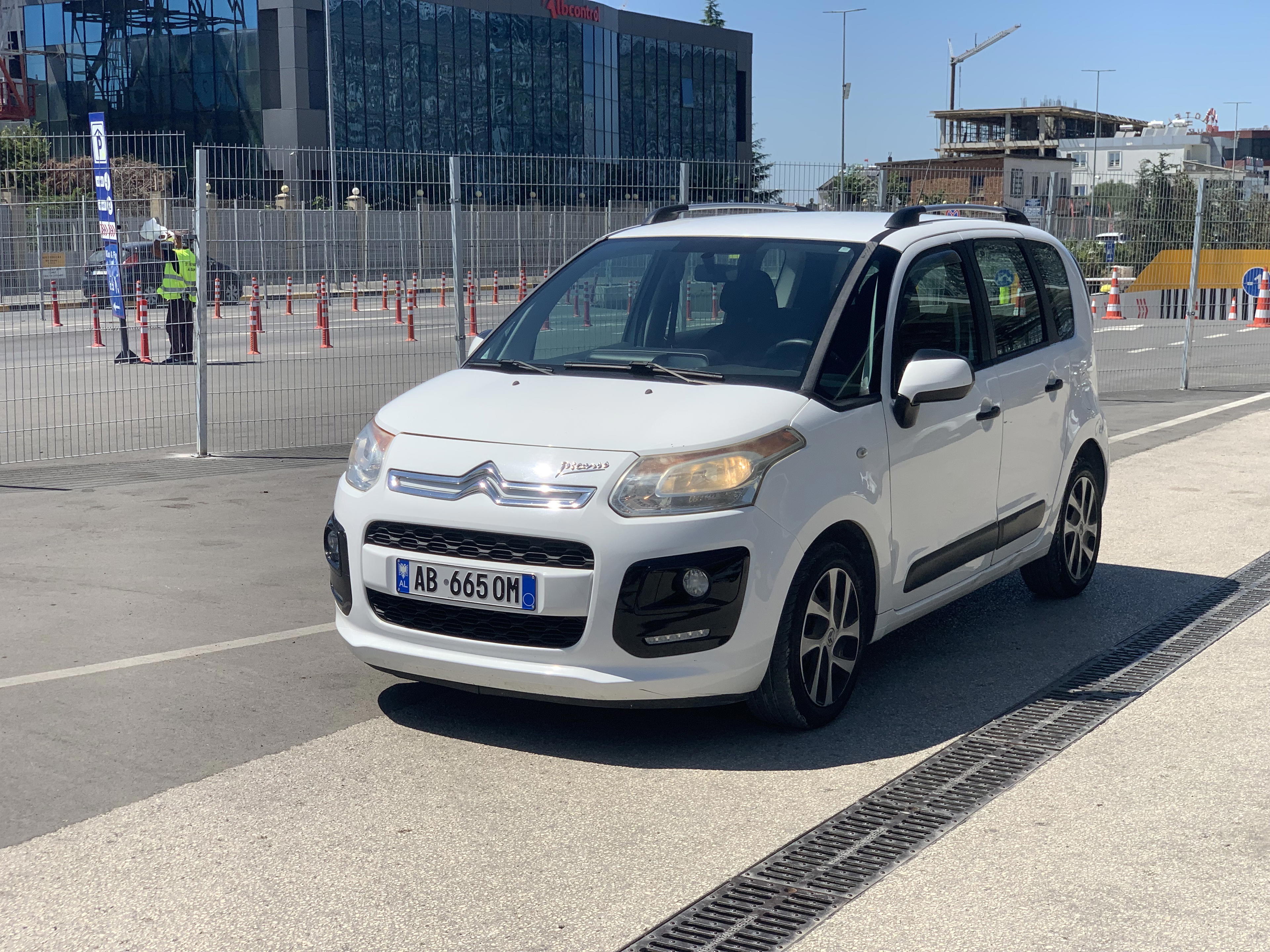 Citroen C4 Picasso for rent