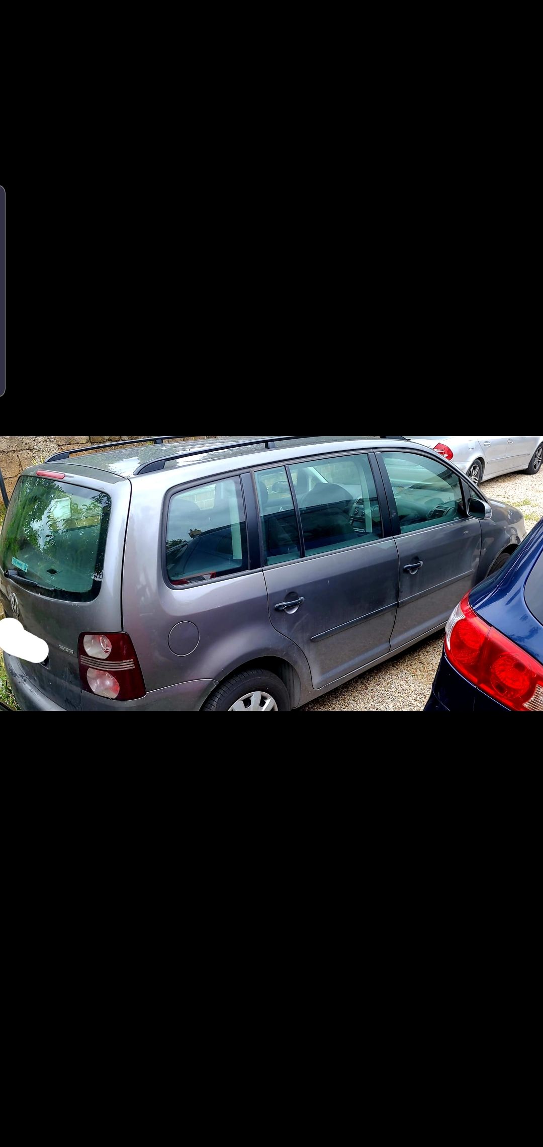 Volkswagen Touran - side view