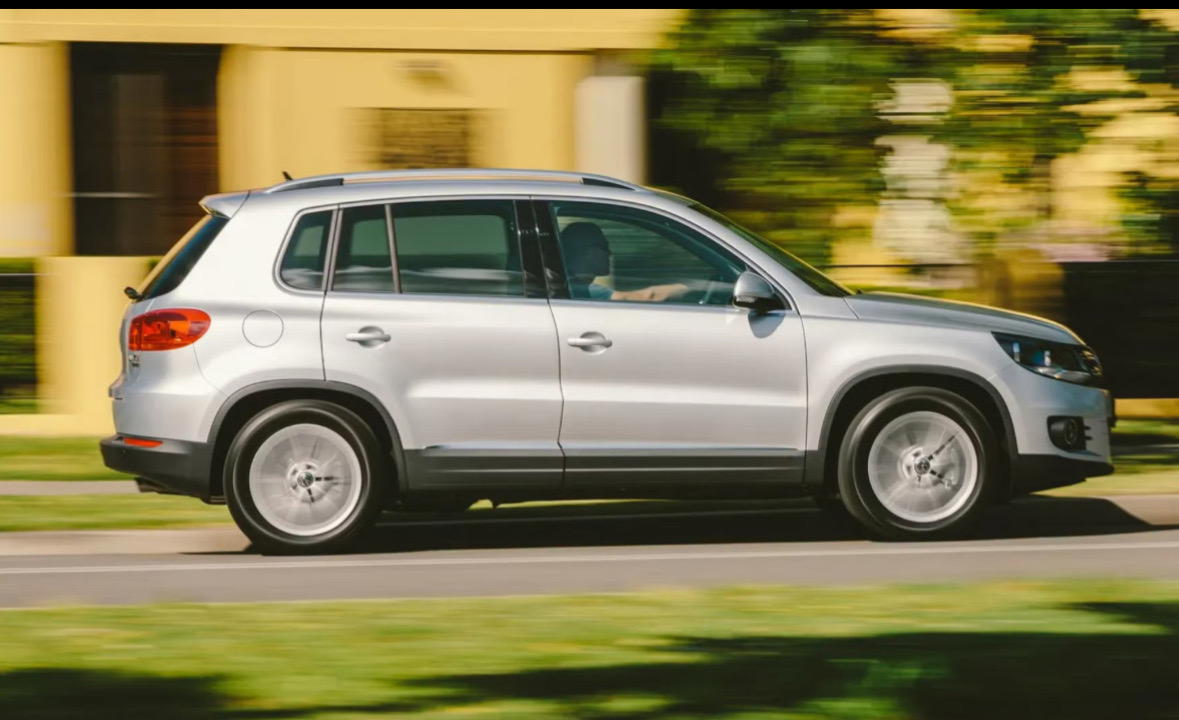 Volkswagen Tiguan - side view