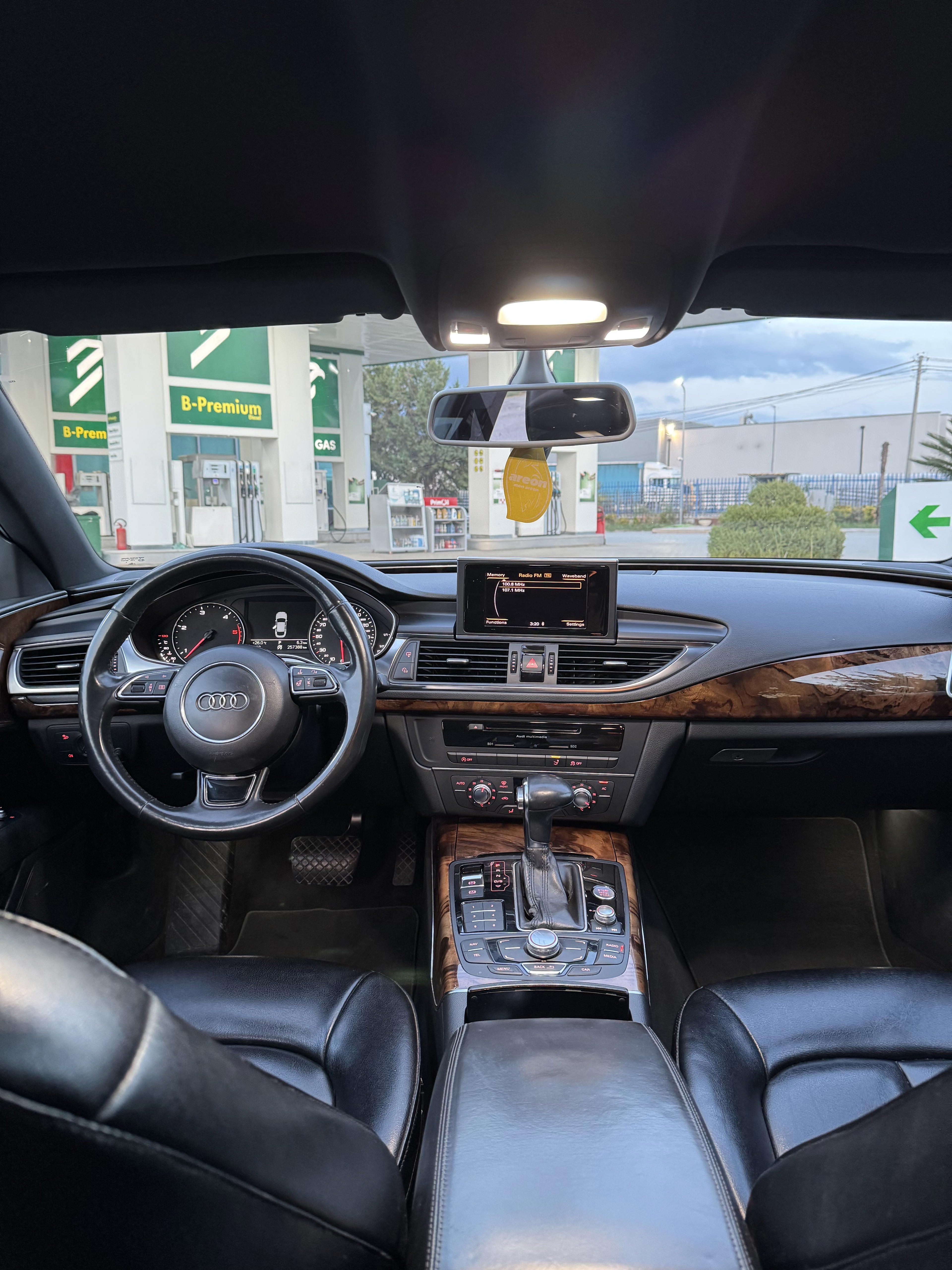 Audi A7 - side view