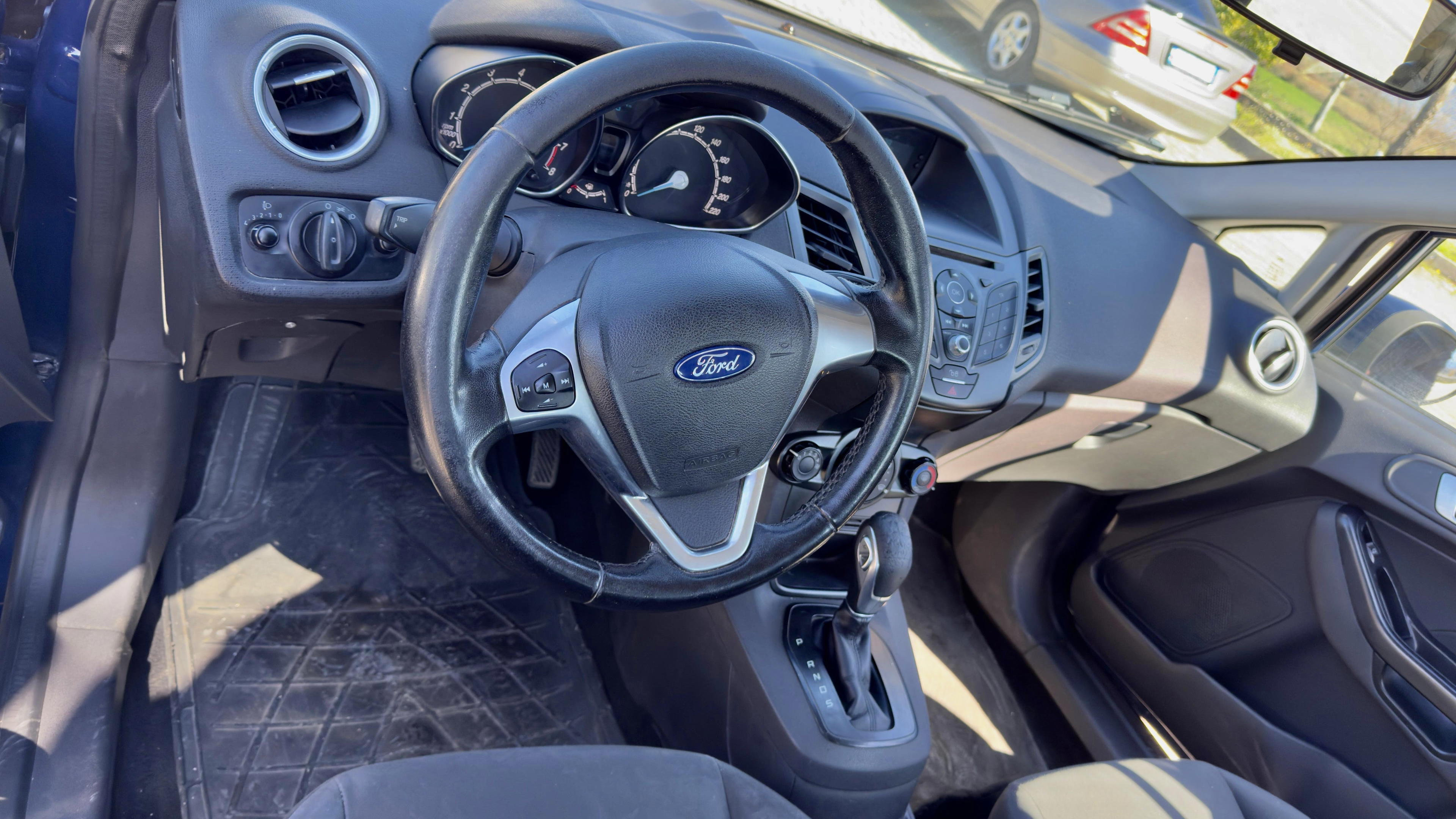Ford Fiesta - photo 3