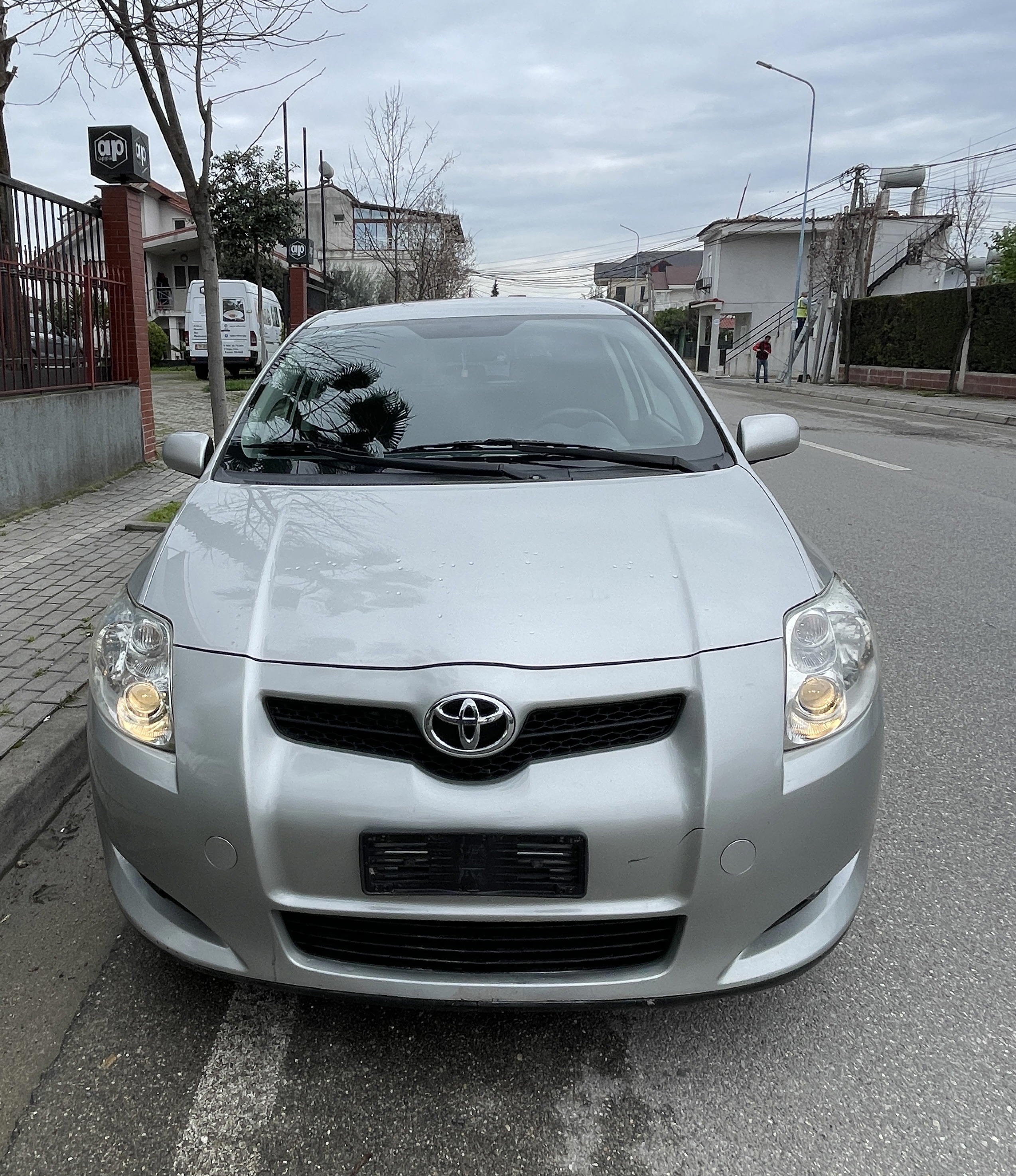 Toyota Auris - side view