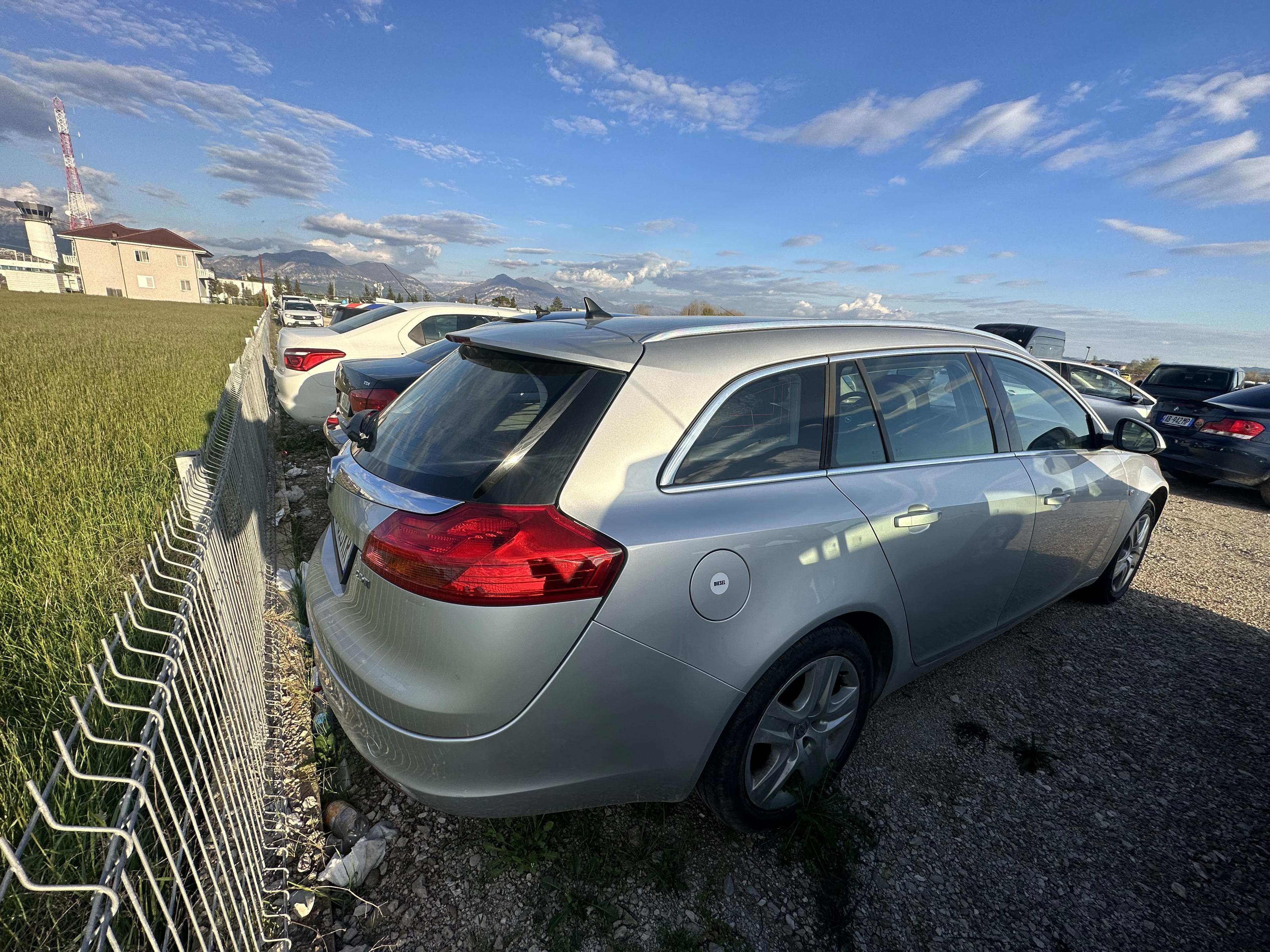 Opel Insiginia - side view