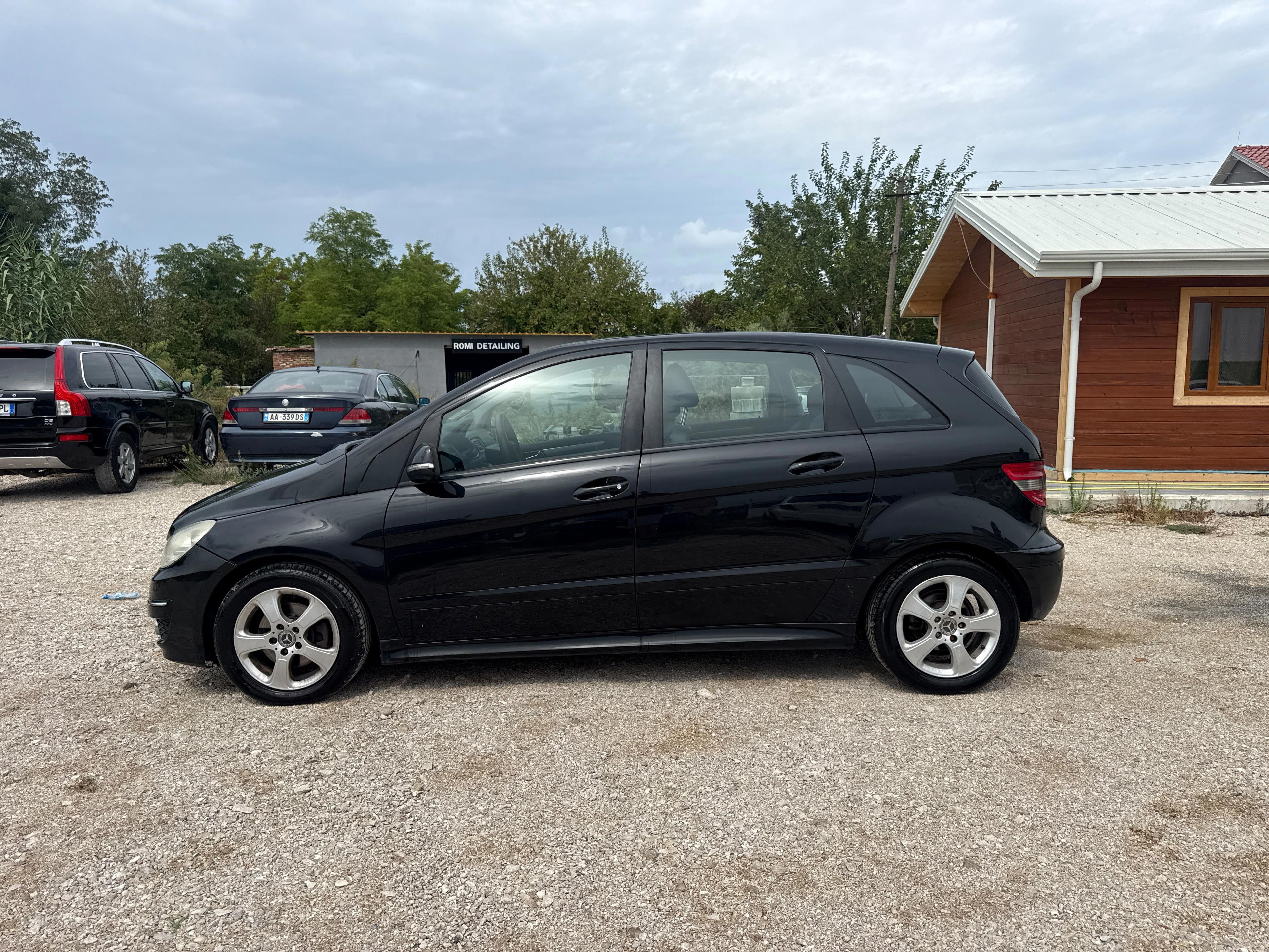 Mercedes-Benz B-Class - side view