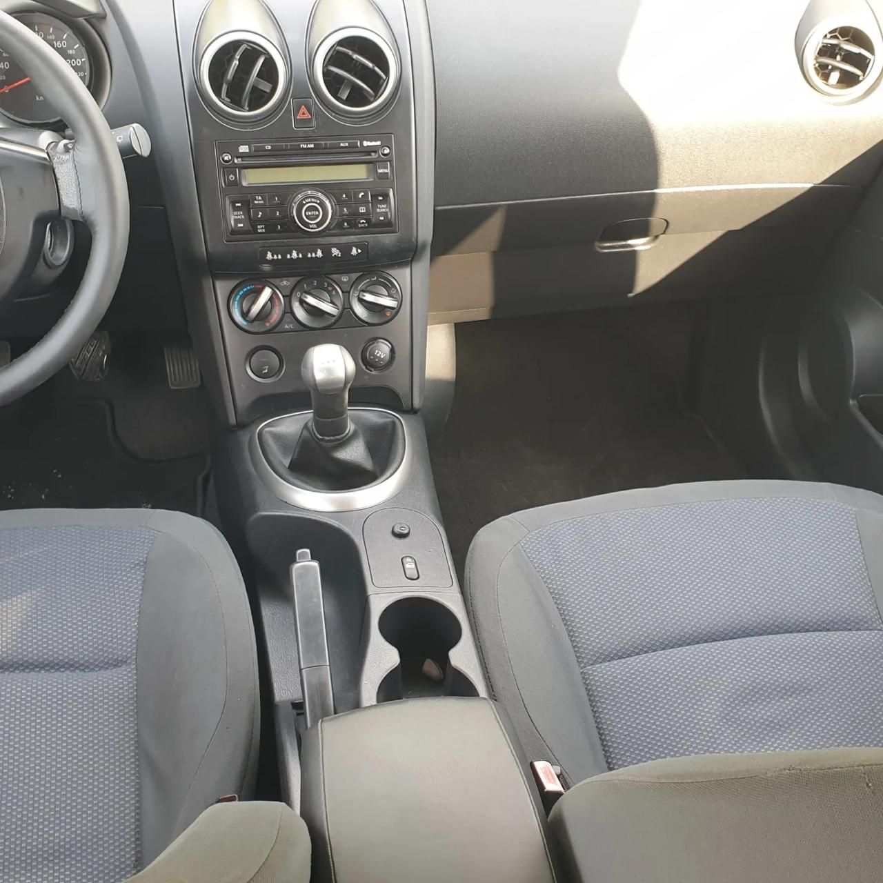 Nissan Rogue - side view