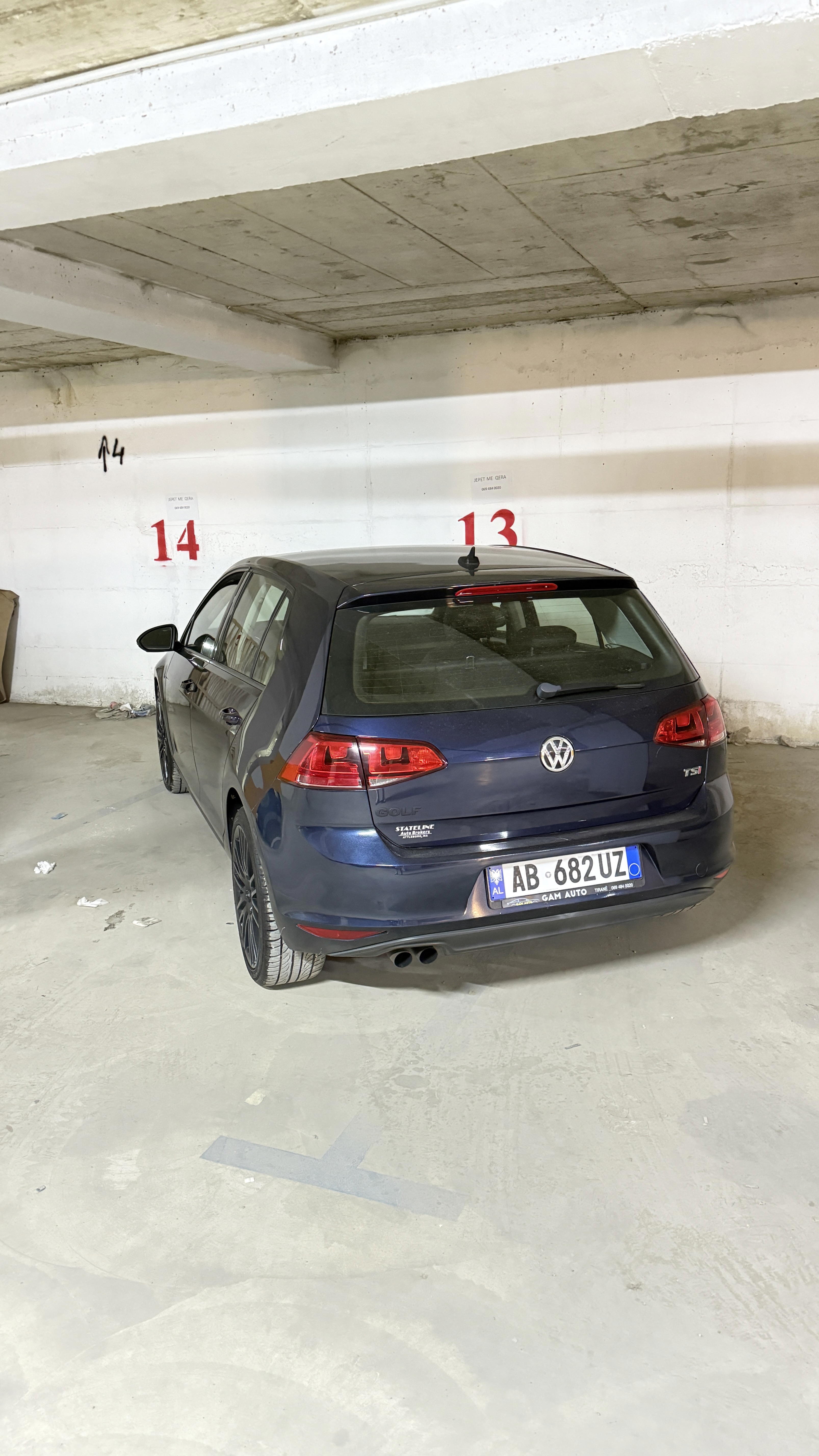 Volkswagen Golf R - side view