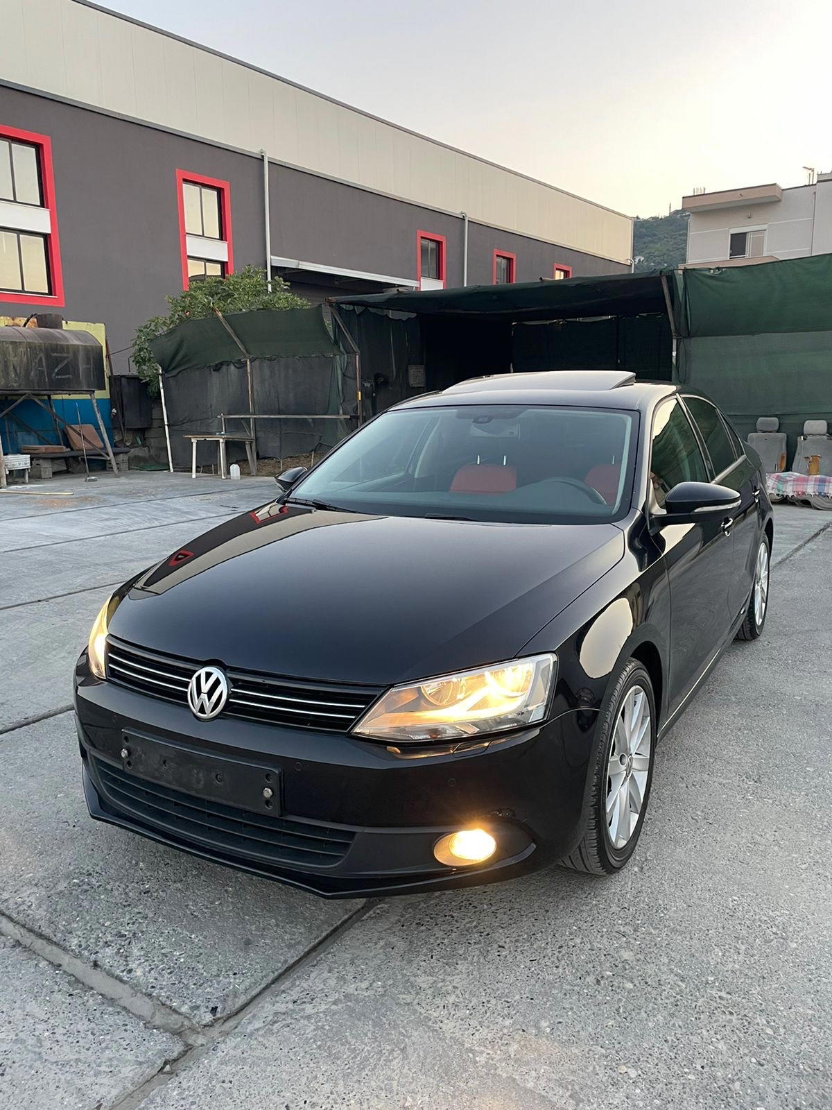 Volkswagen Jetta - side view