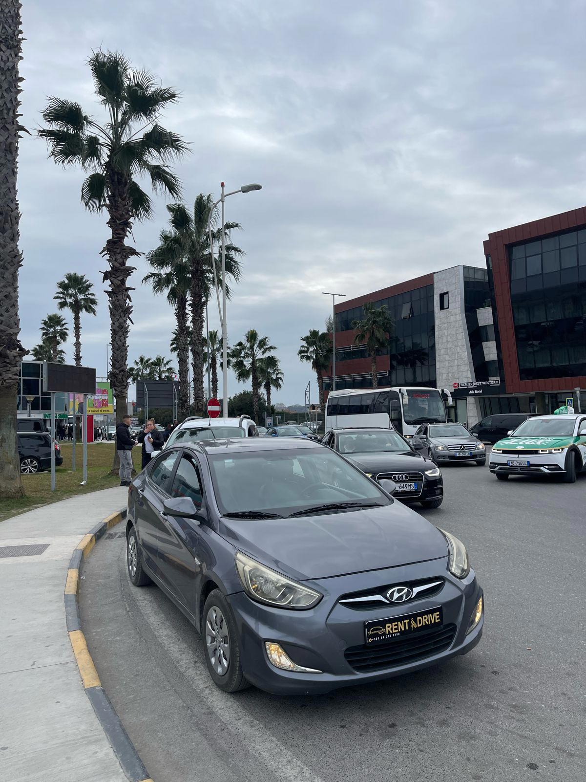 Hyundai Accent - side view
