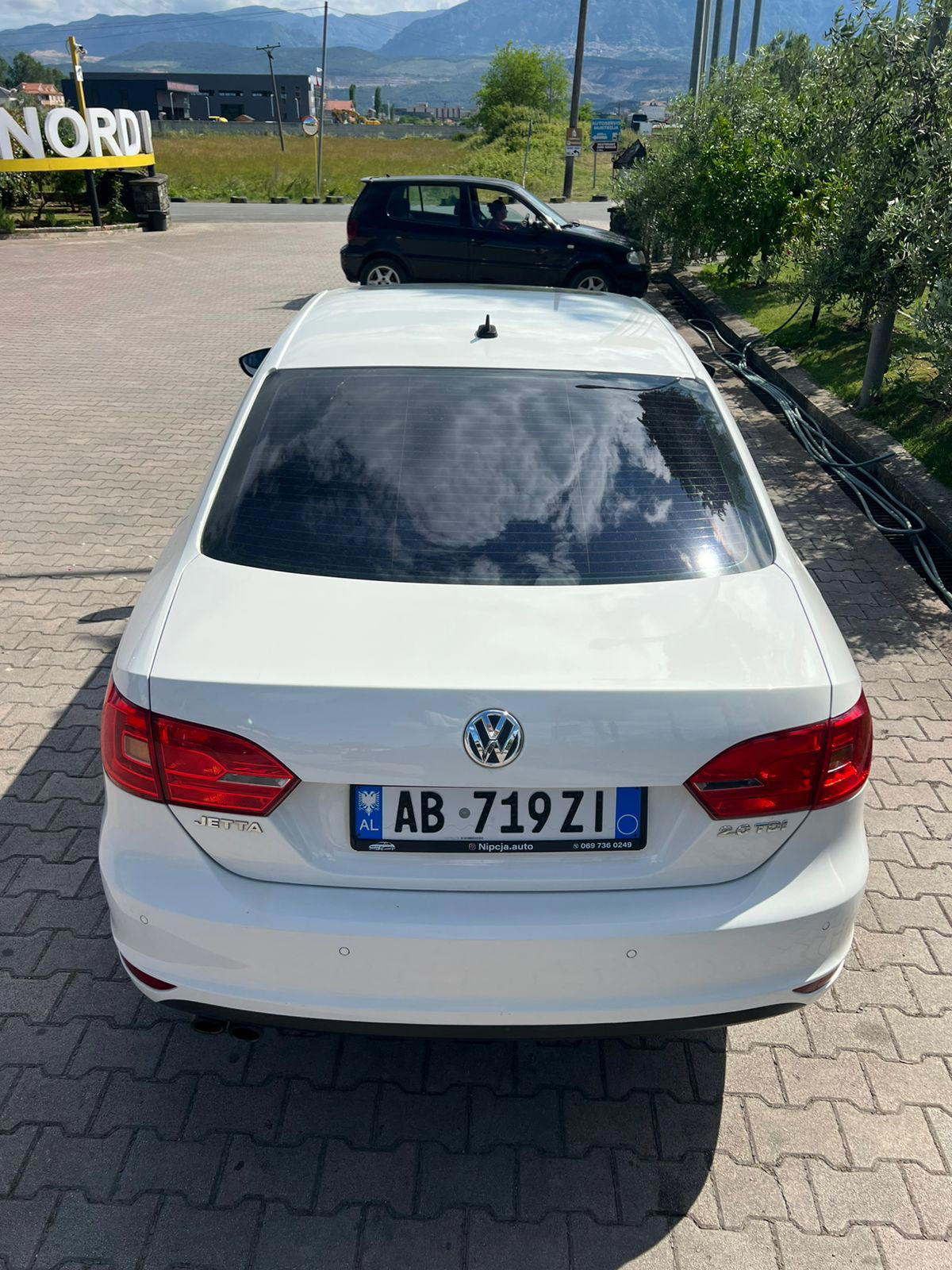 Volkswagen Jetta - side view