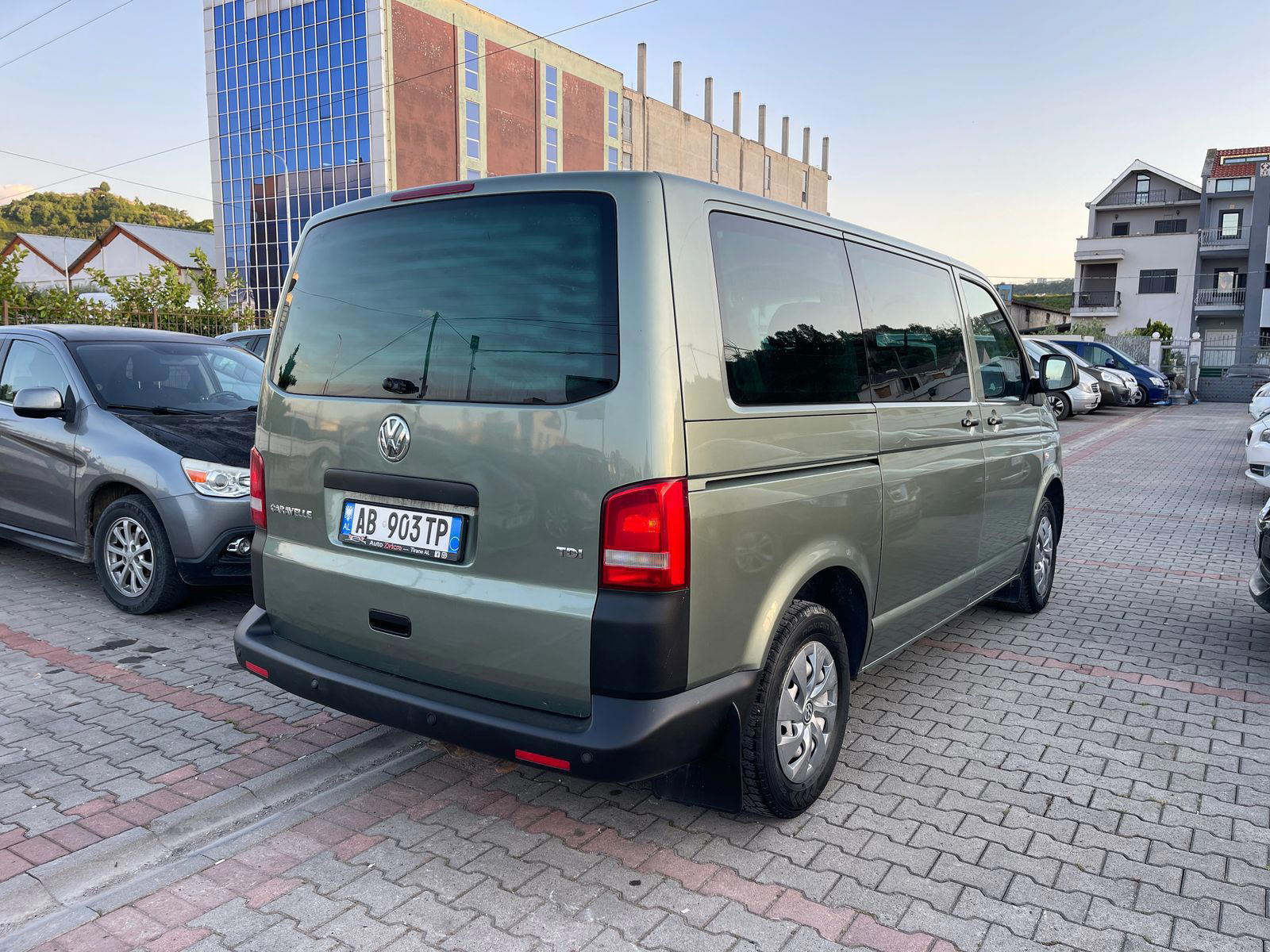 Volkswagen Transporter - side view