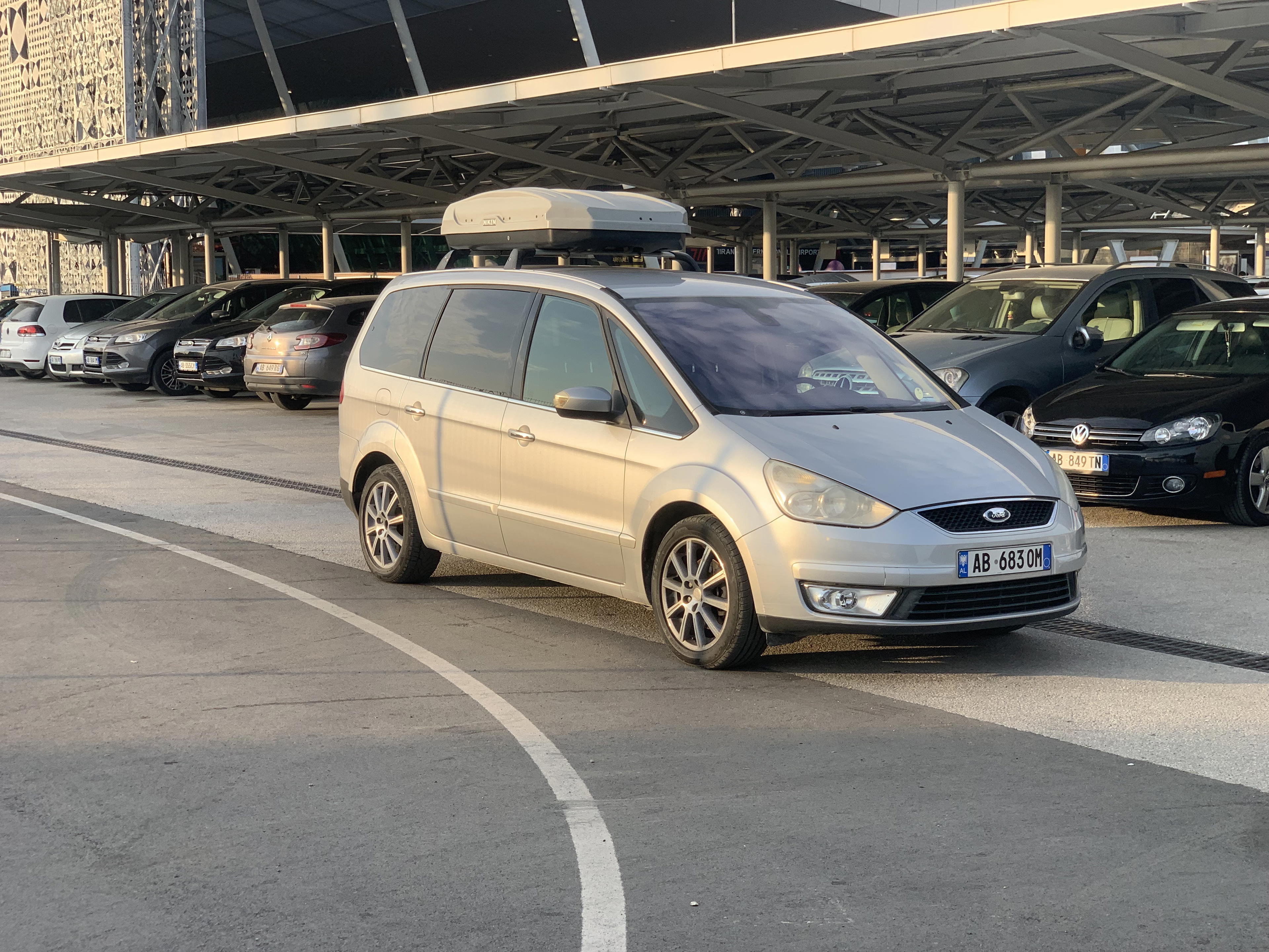 Ford C-MAX Hybrid - side view