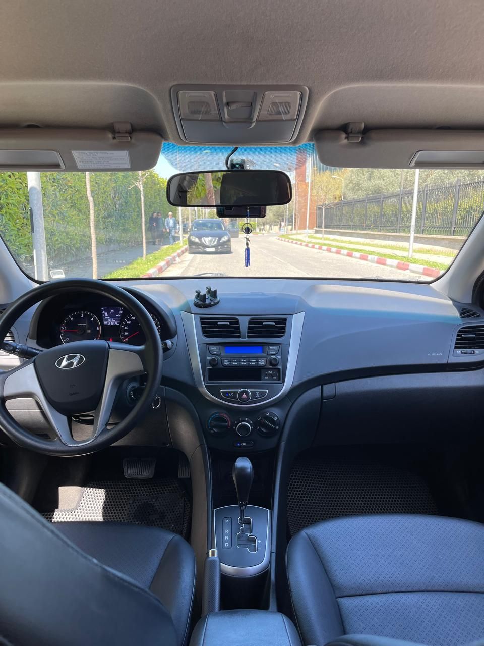 Hyundai Accent - photo 3