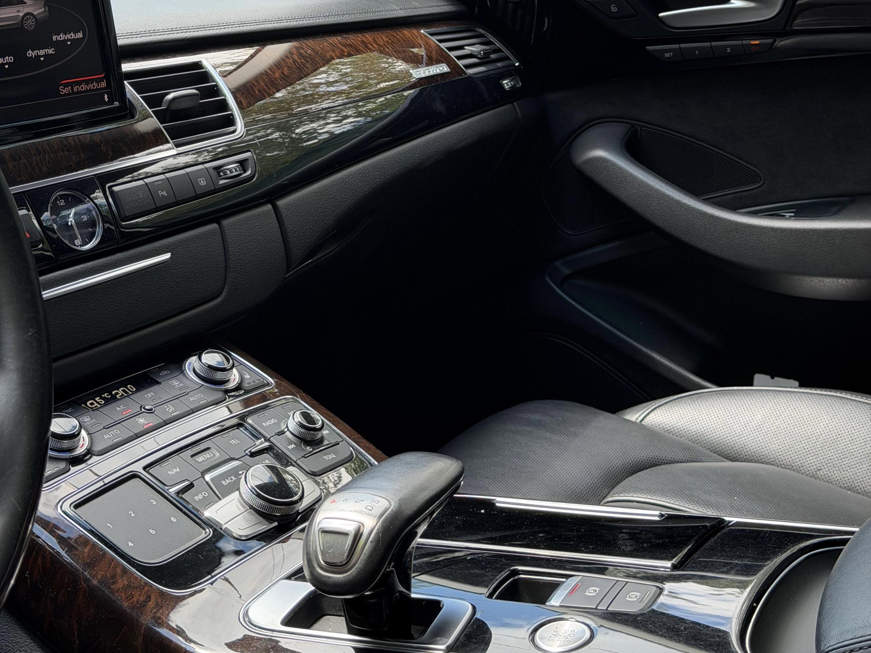 Audi A8 - photo 4