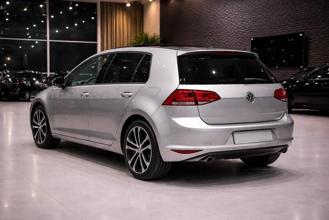Volkswagen Golf GTI - side view