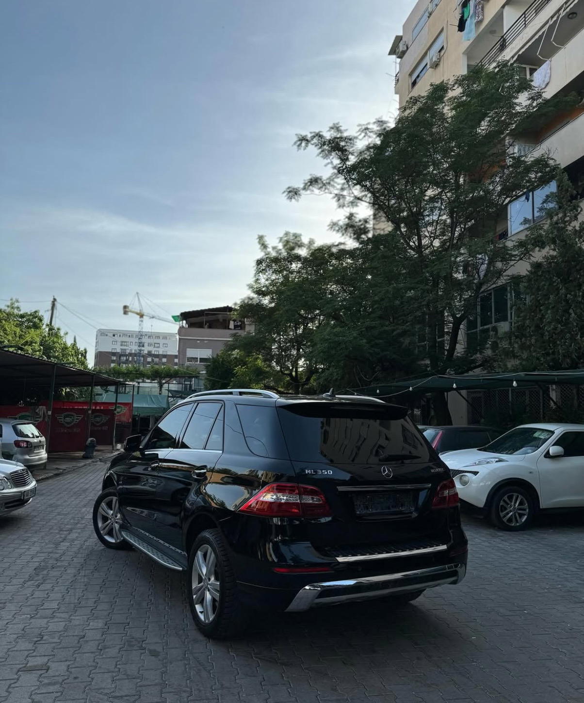Mercedes-Benz ML Class - side view