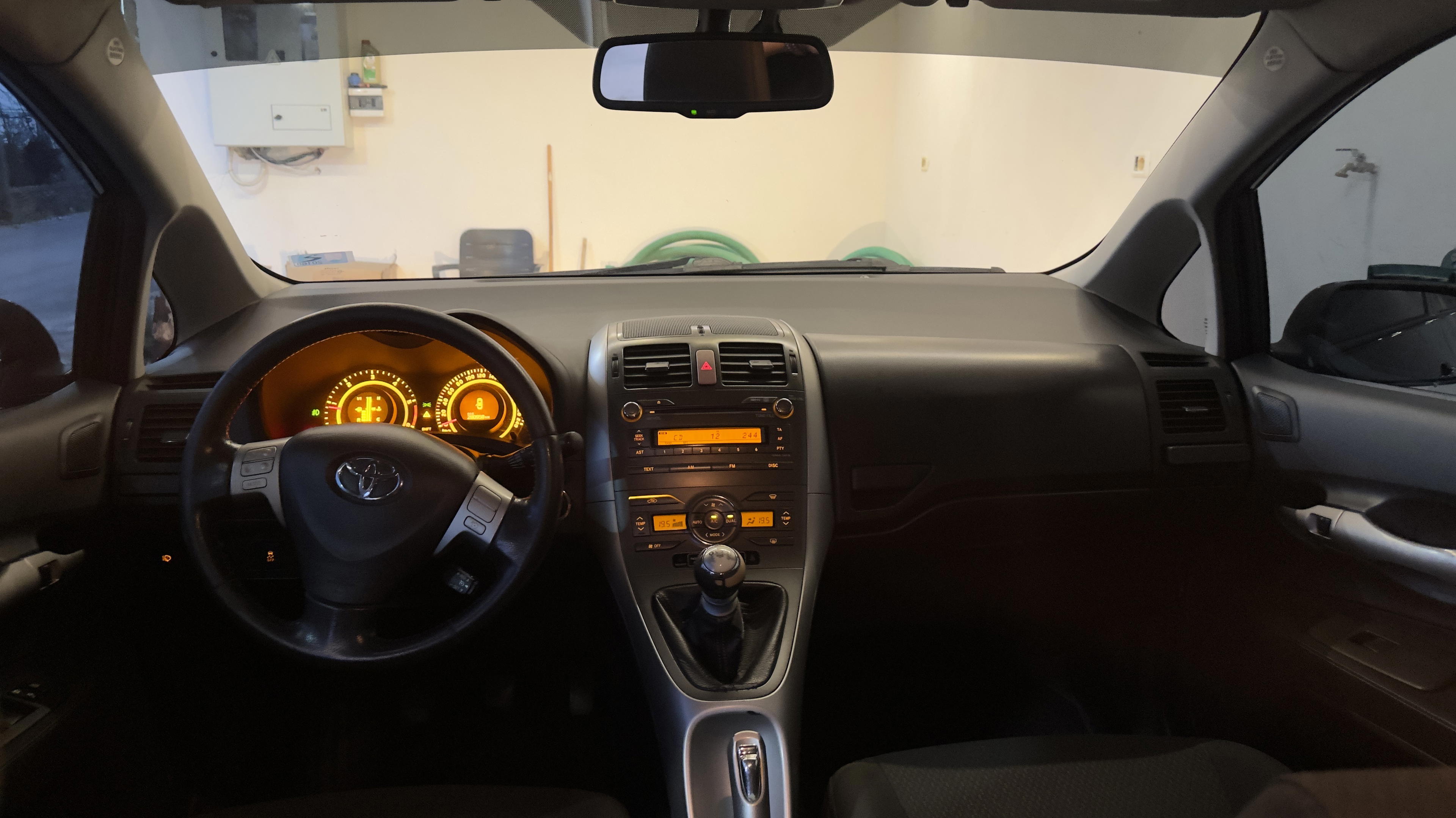 Toyota Auris - photo 4