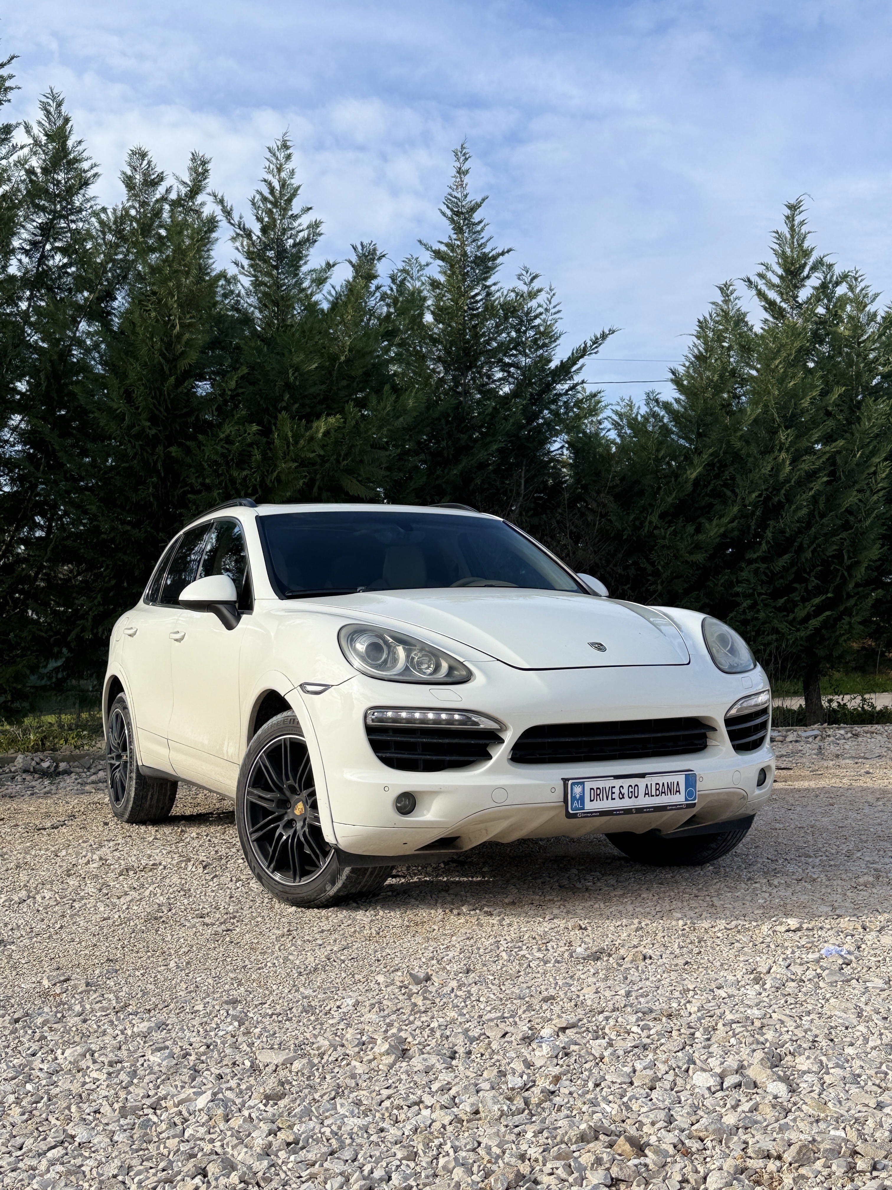 Porsche Cayenne RentX Albania