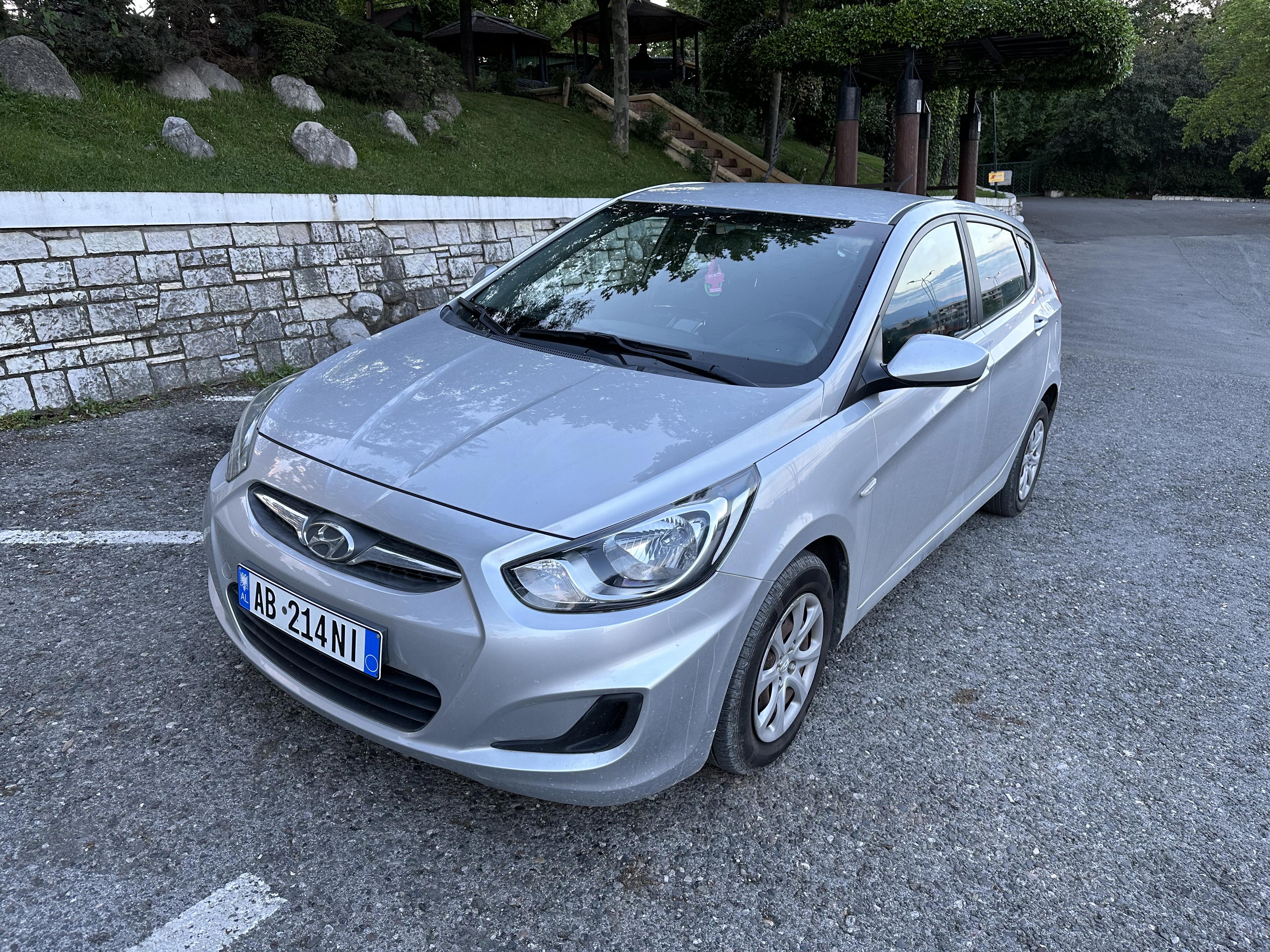 Hyundai Accent - main photo