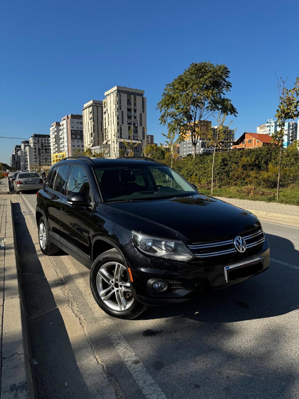 Volkswagen Tiguan - main photo