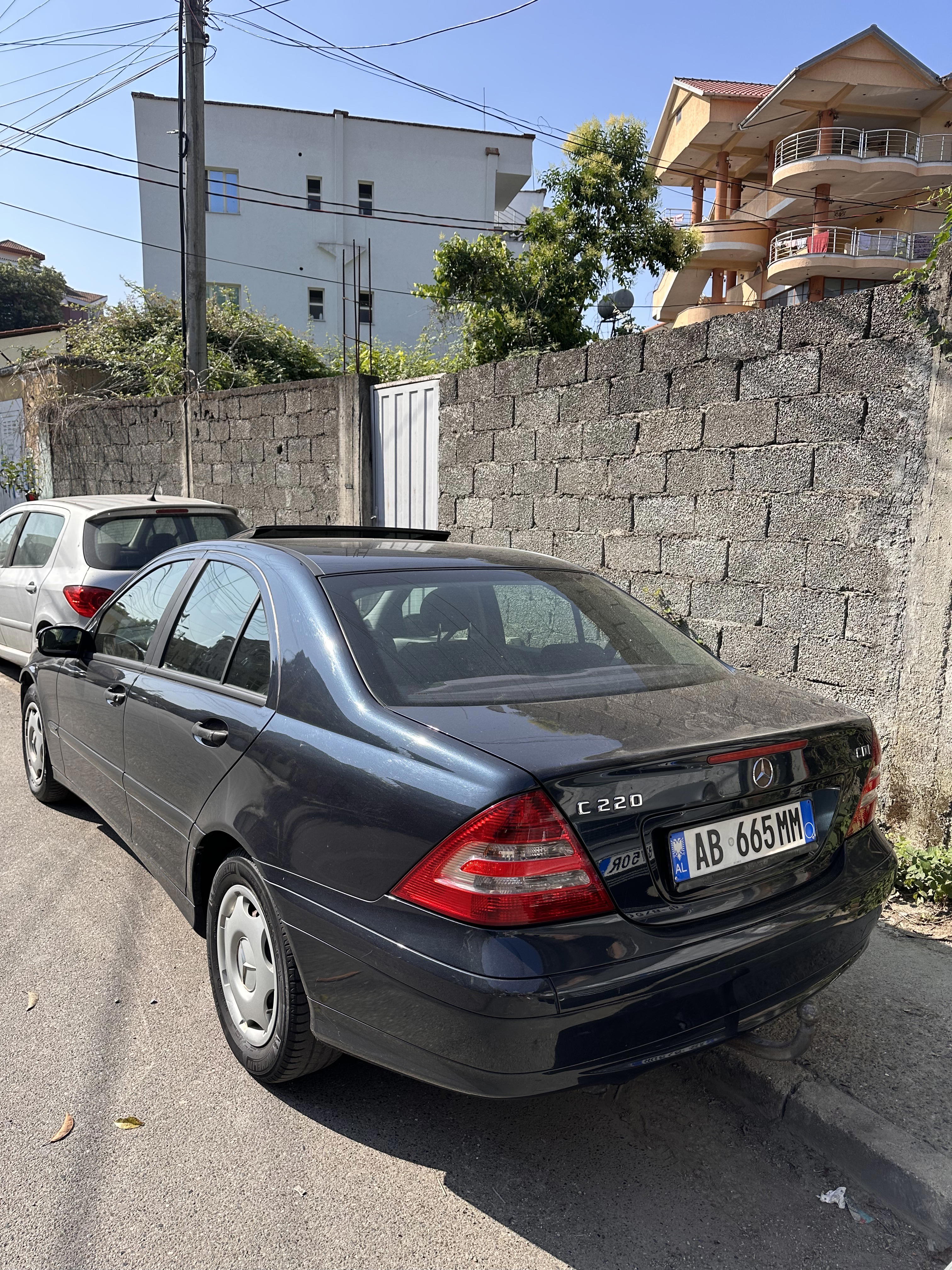 Mercedes-Benz C-Class - side view