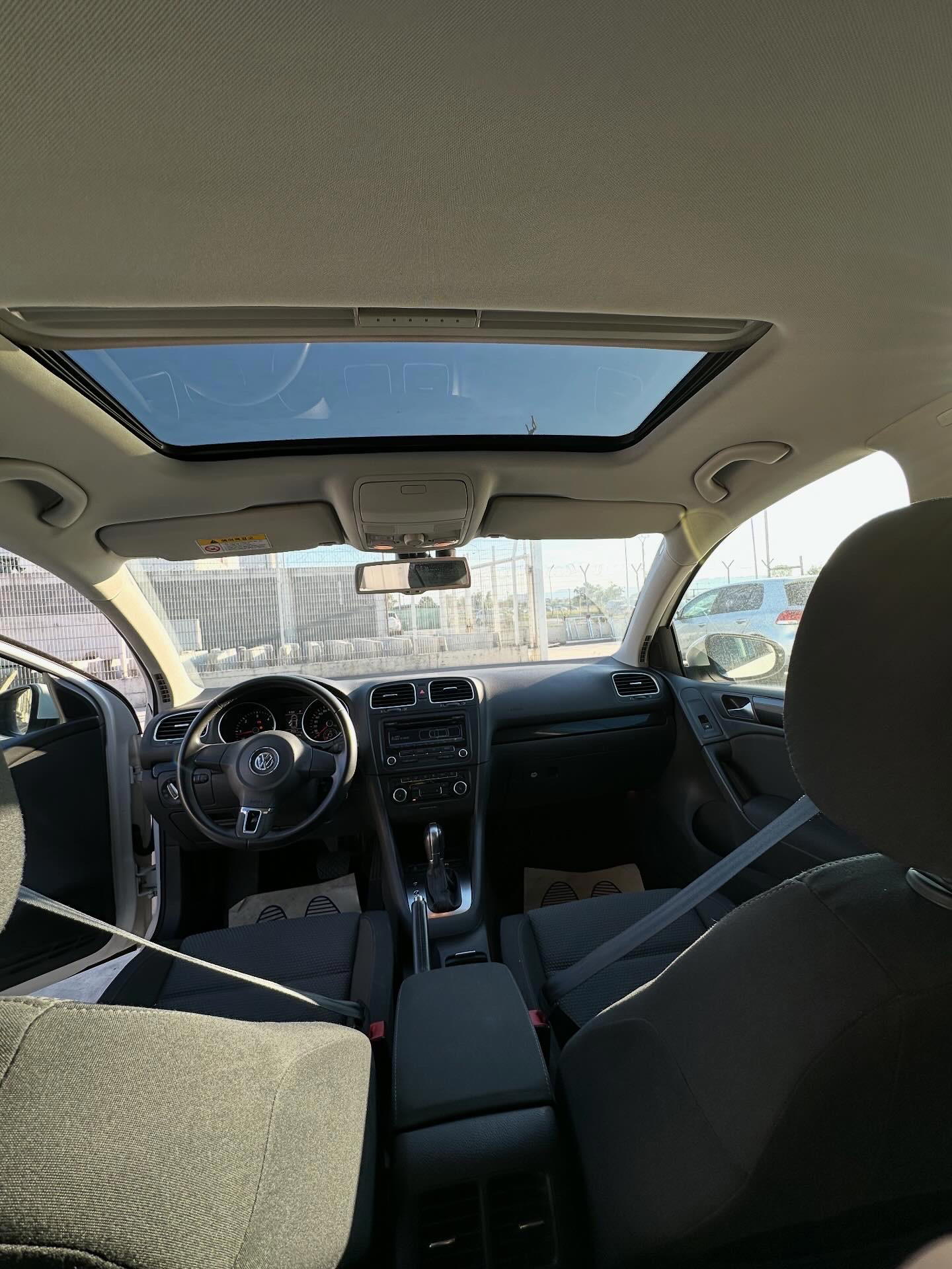 Volkswagen Golf - side view