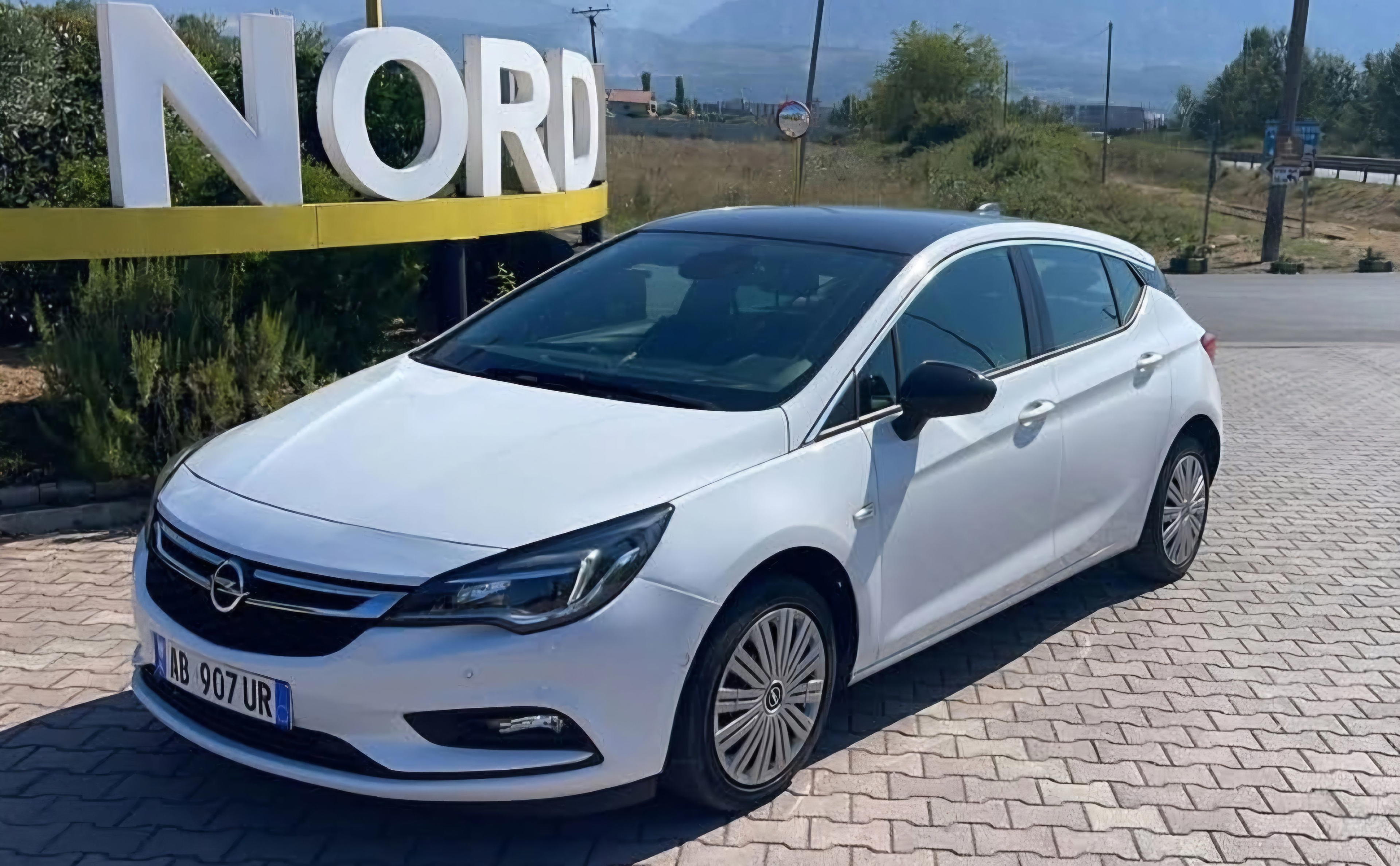Opel Astra RentX Albania