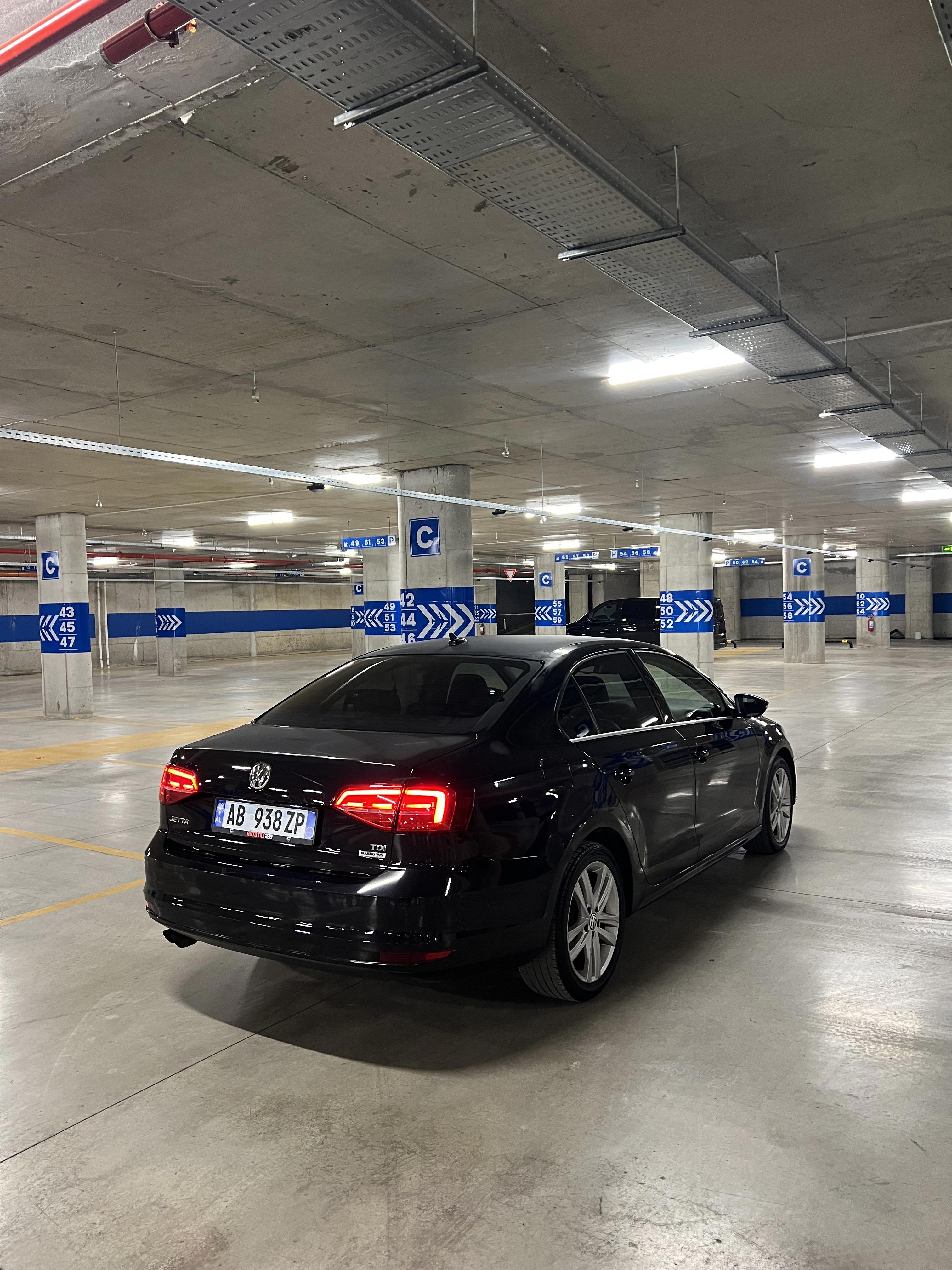 Volkswagen Jetta - side view