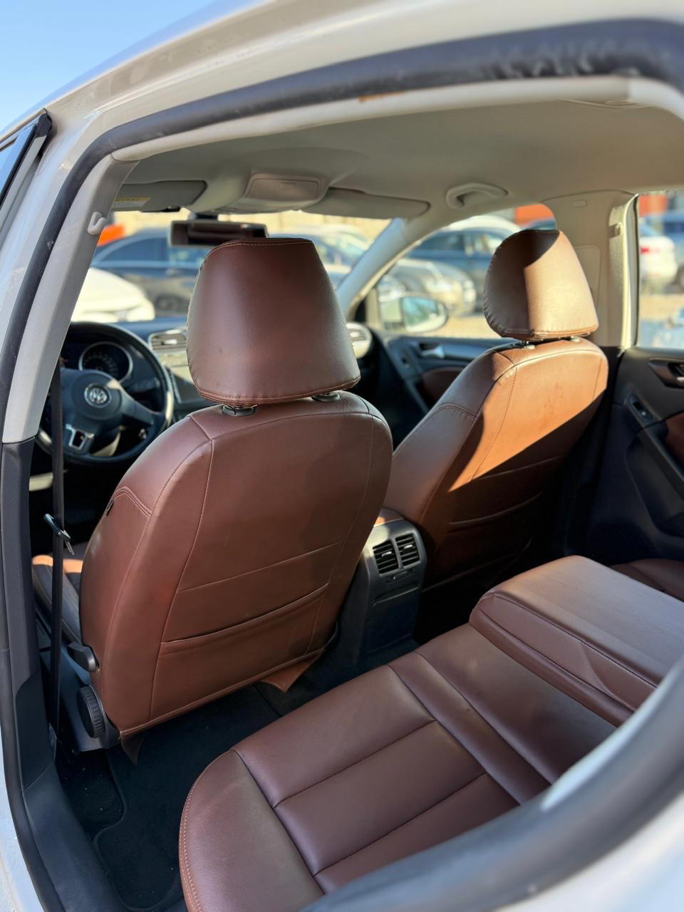 Volkswagen Golf - side view