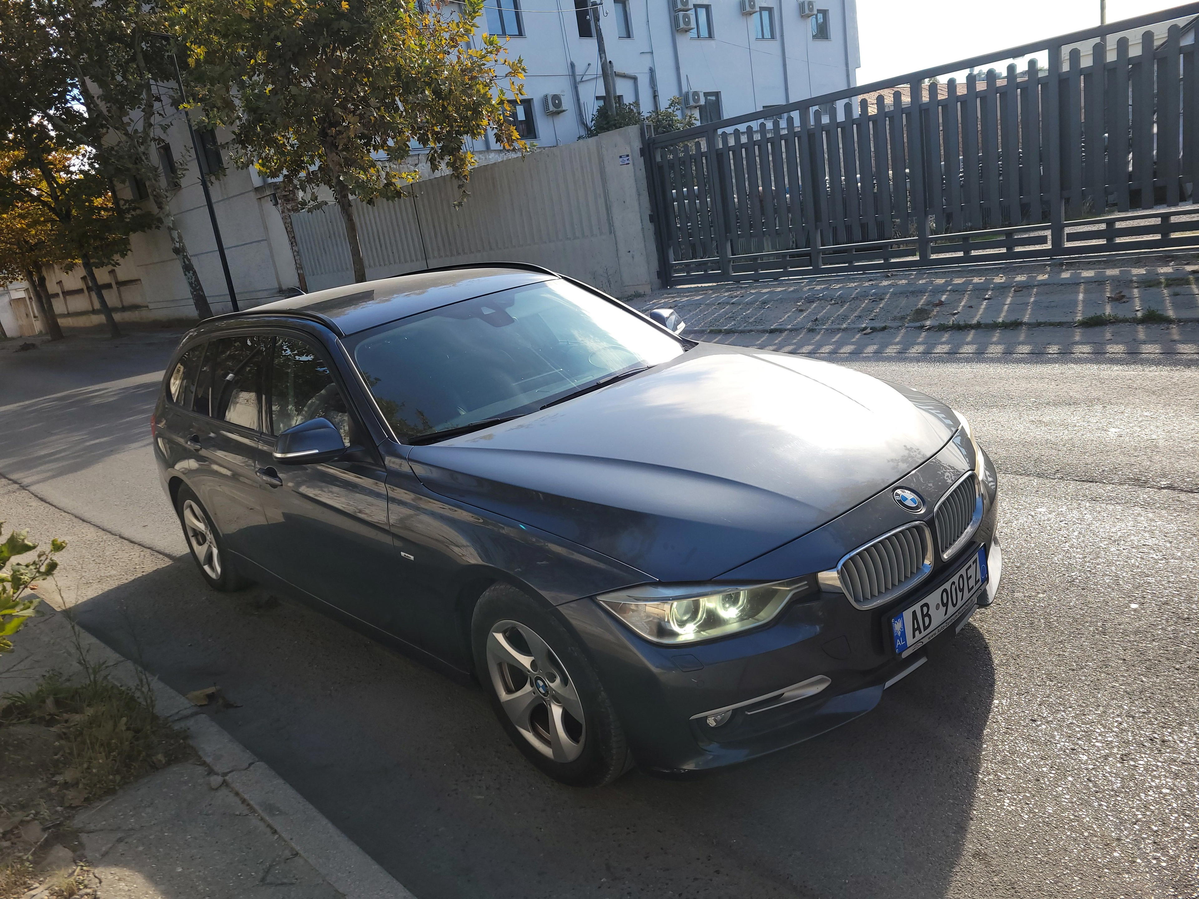 BMW 3 Series - side view