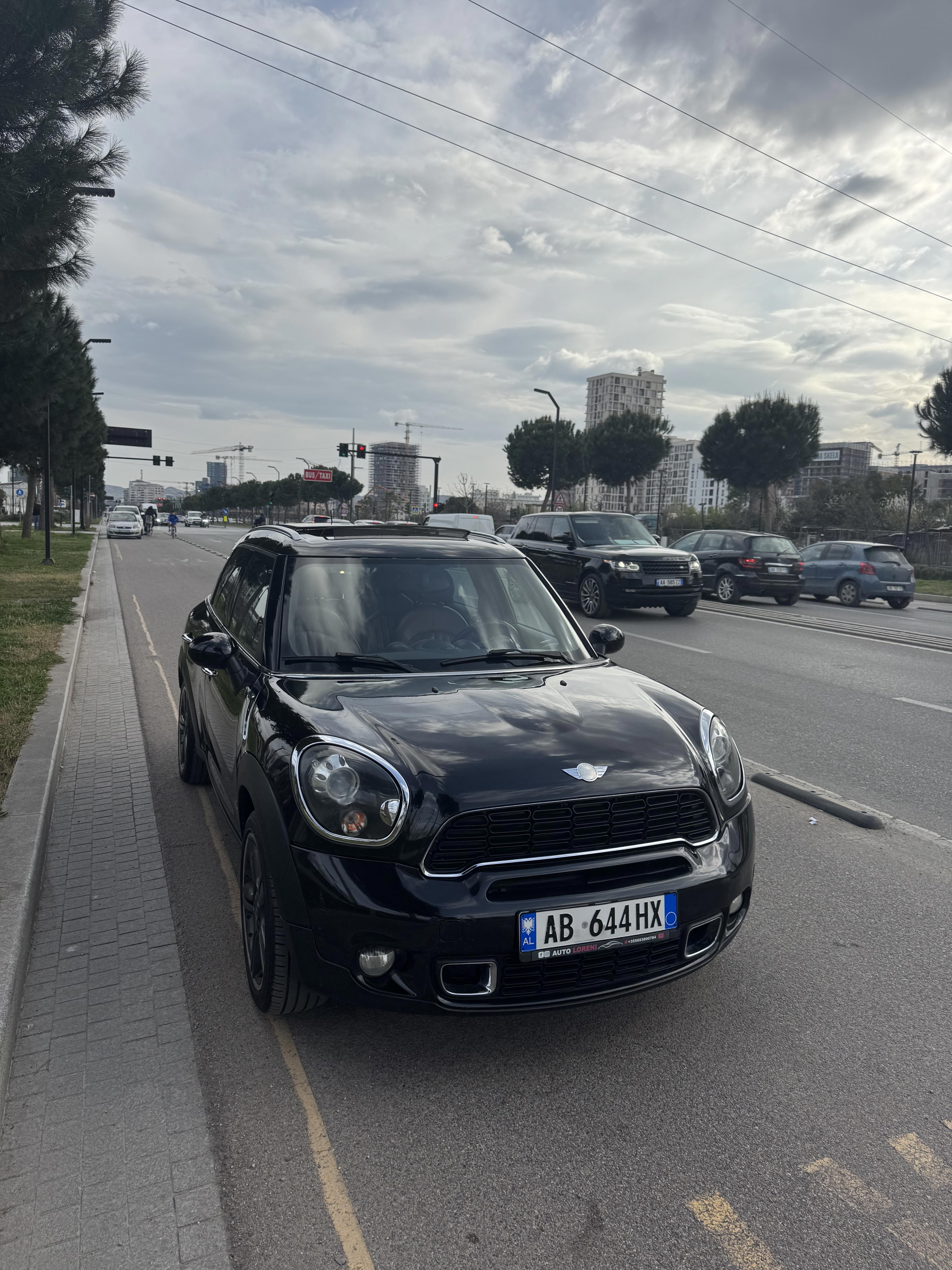 MINI Countryman for rent