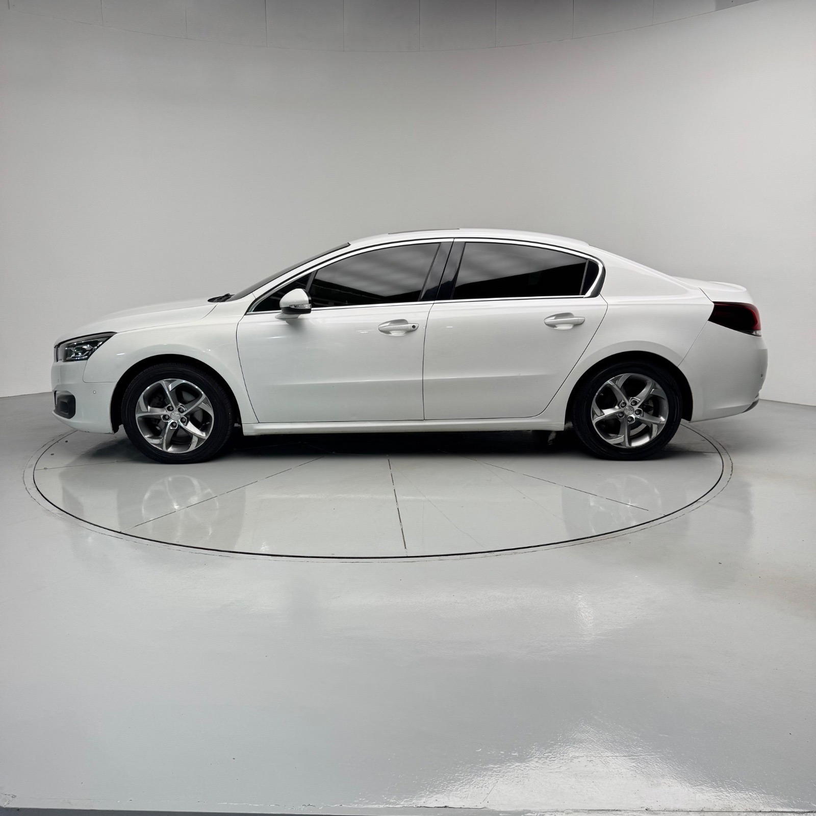 Peugeot 508 - photo 4