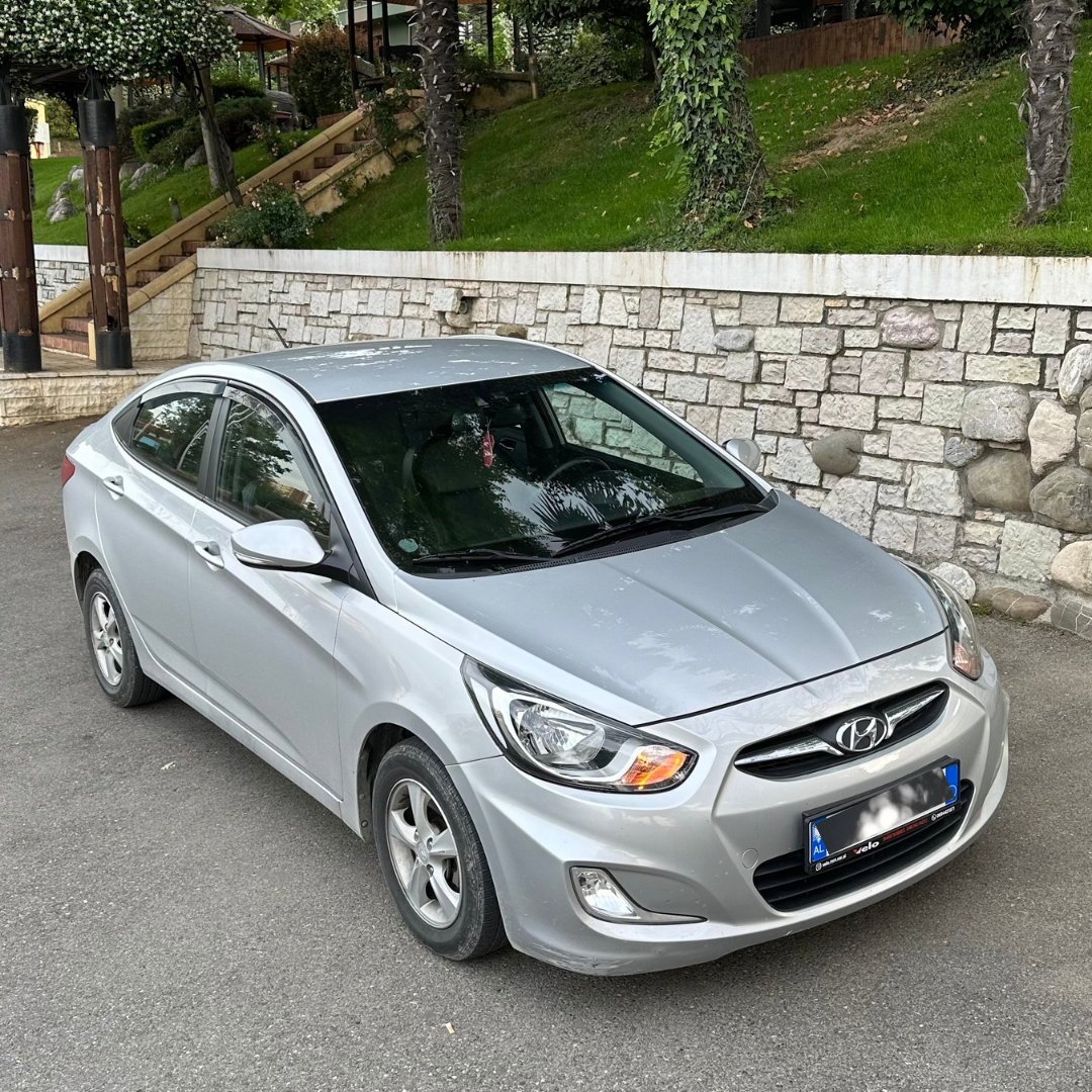 Hyundai Accent - main photo