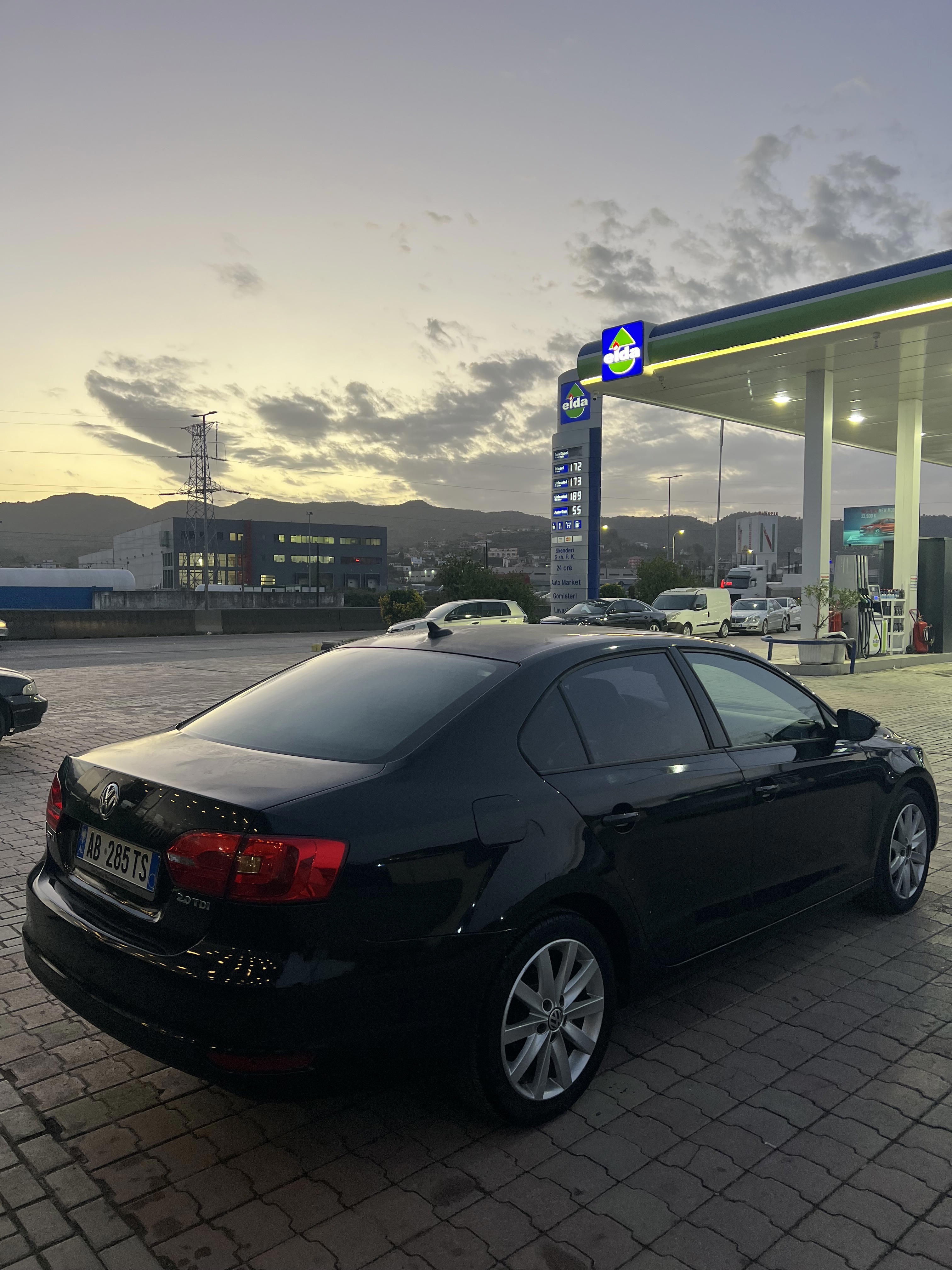 Volkswagen Jetta - photo 4