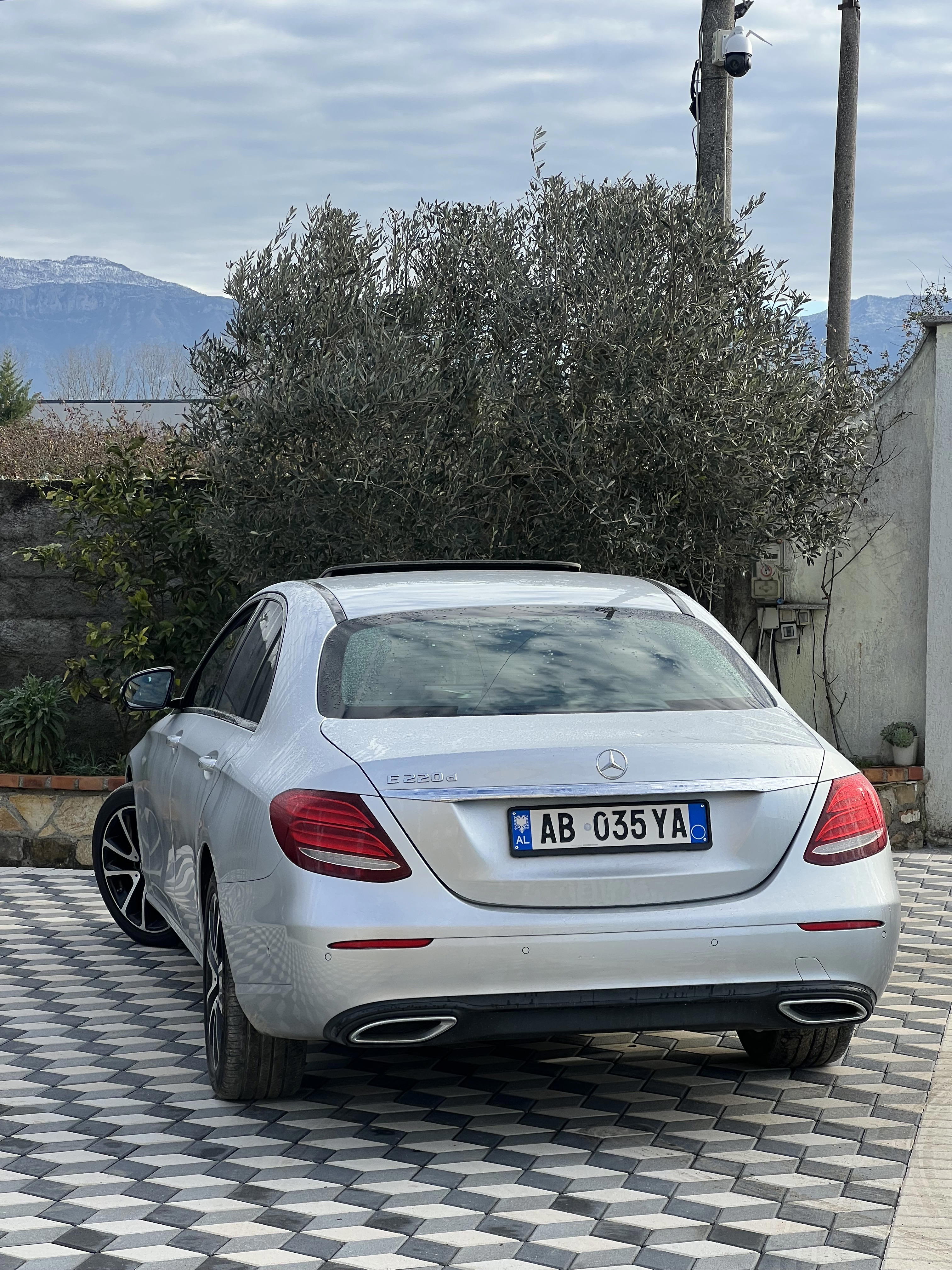 Mercedes-Benz E-Class - photo 4
