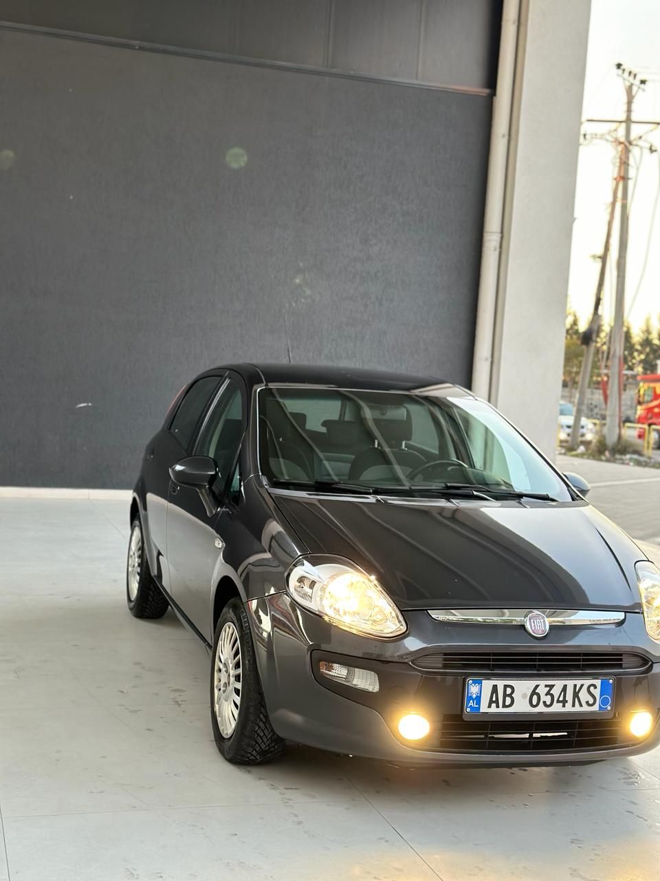FIAT Grande Punto - side view