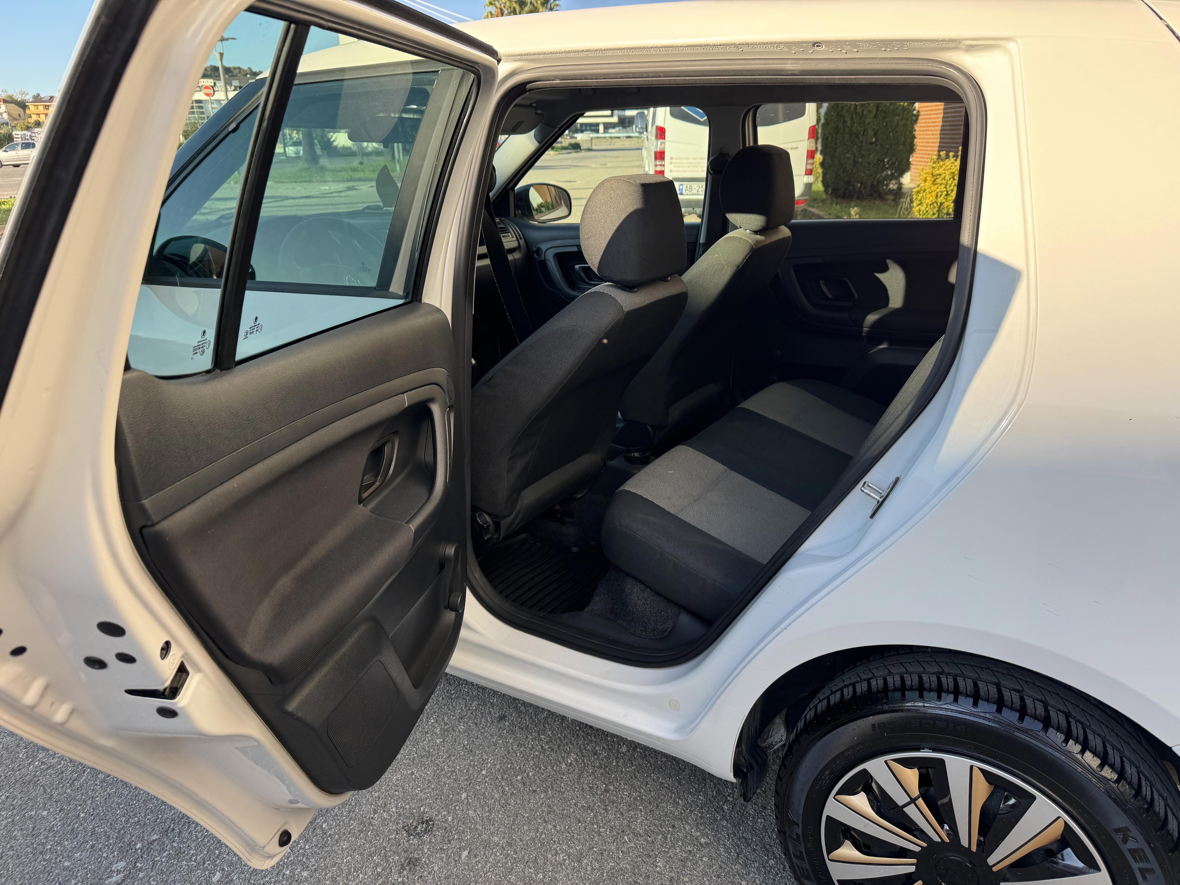 Skoda Fabia - photo 4