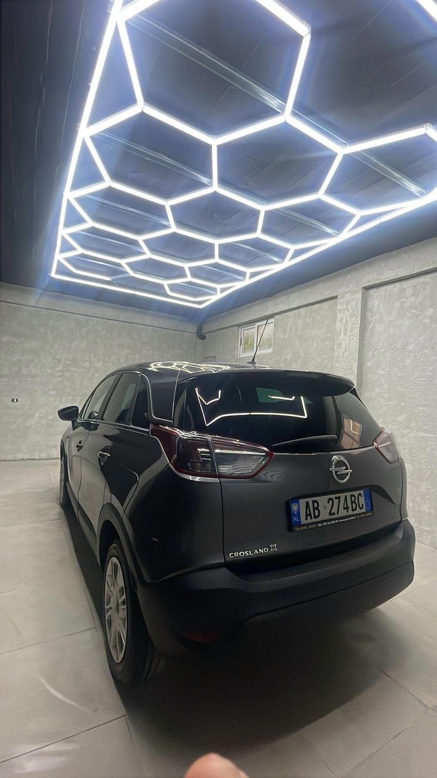 Opel Crossland - side view