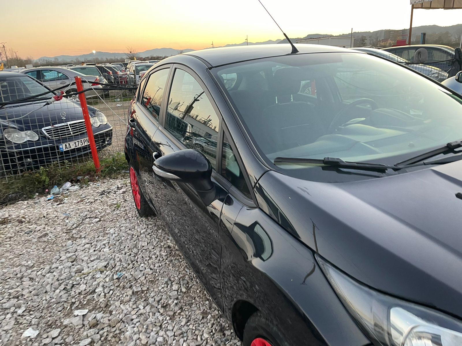 Ford Fiesta - photo 3