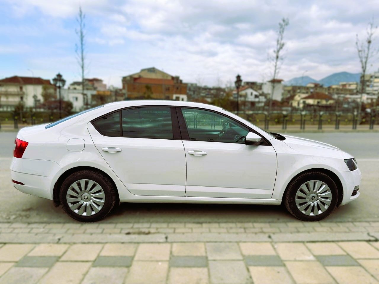 Skoda Octavia RentX Albania