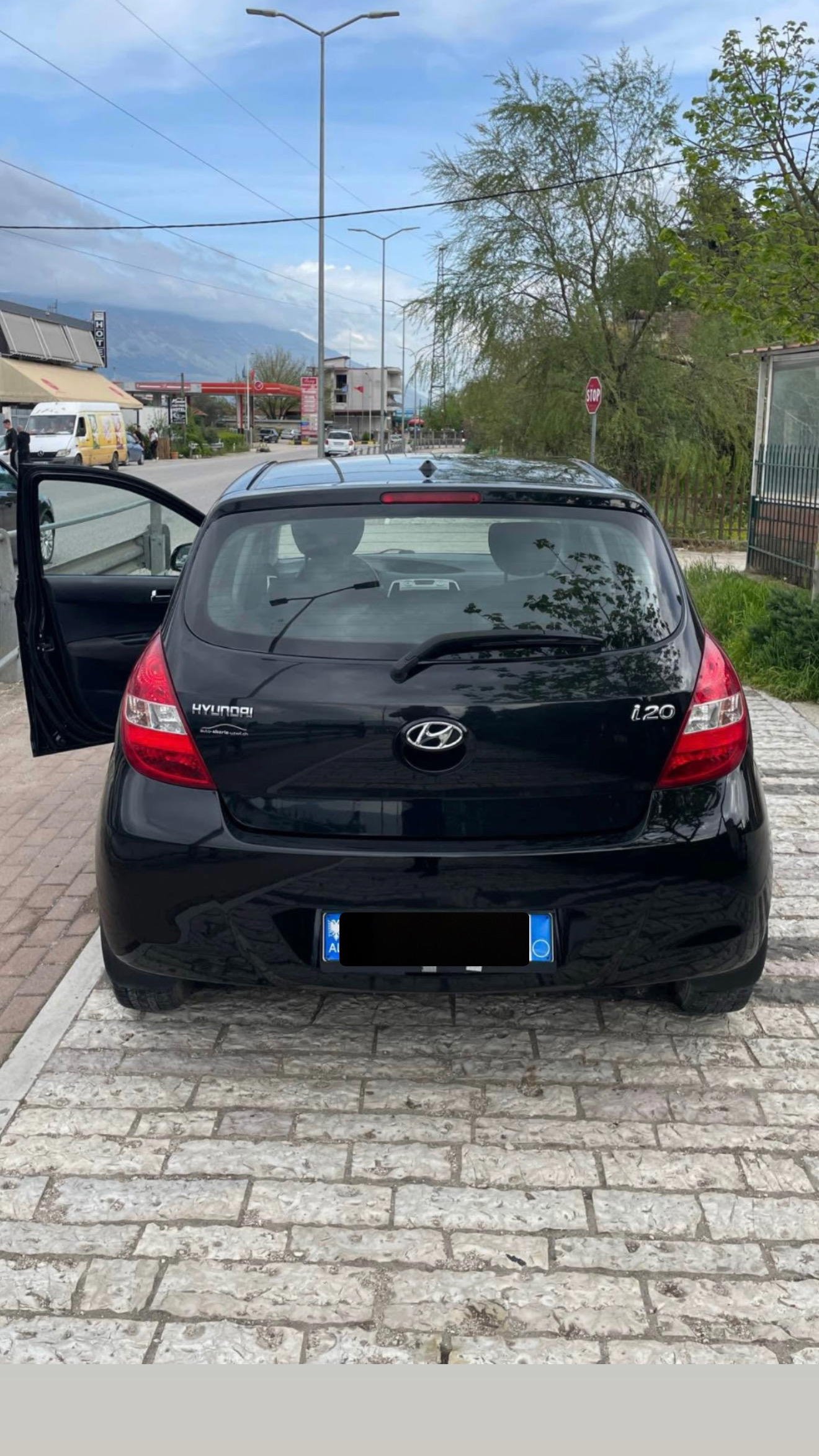 Hyundai i10 - side view