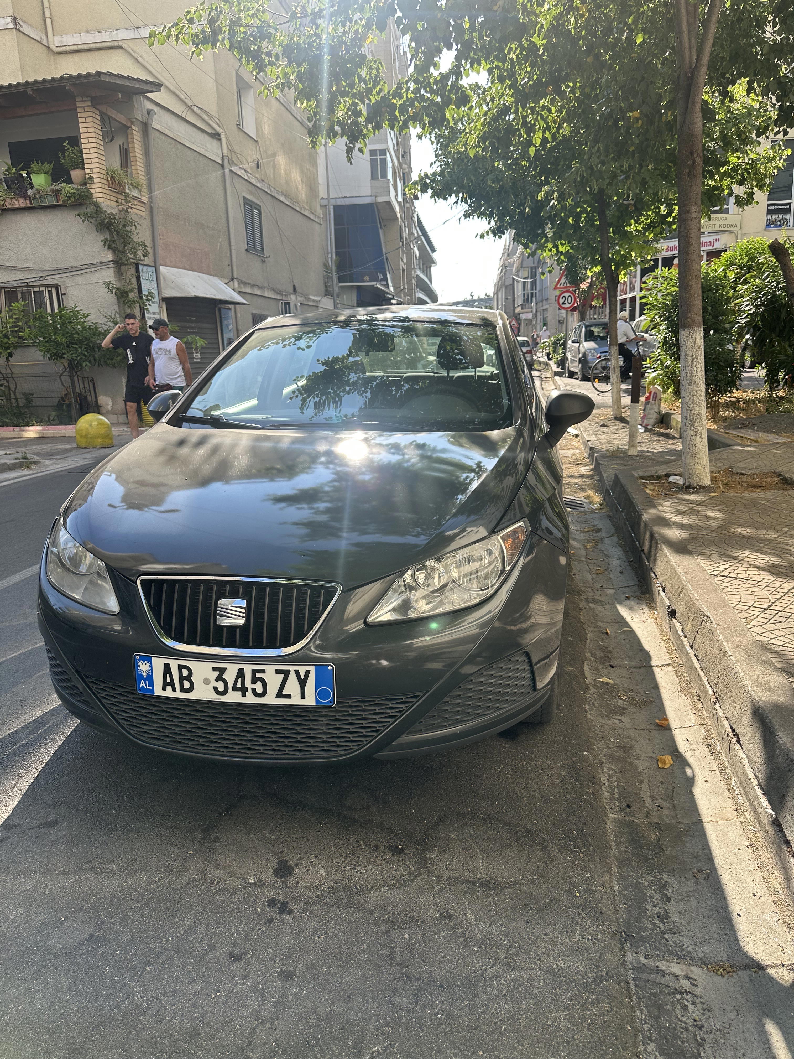 Seat Ibiza - side view