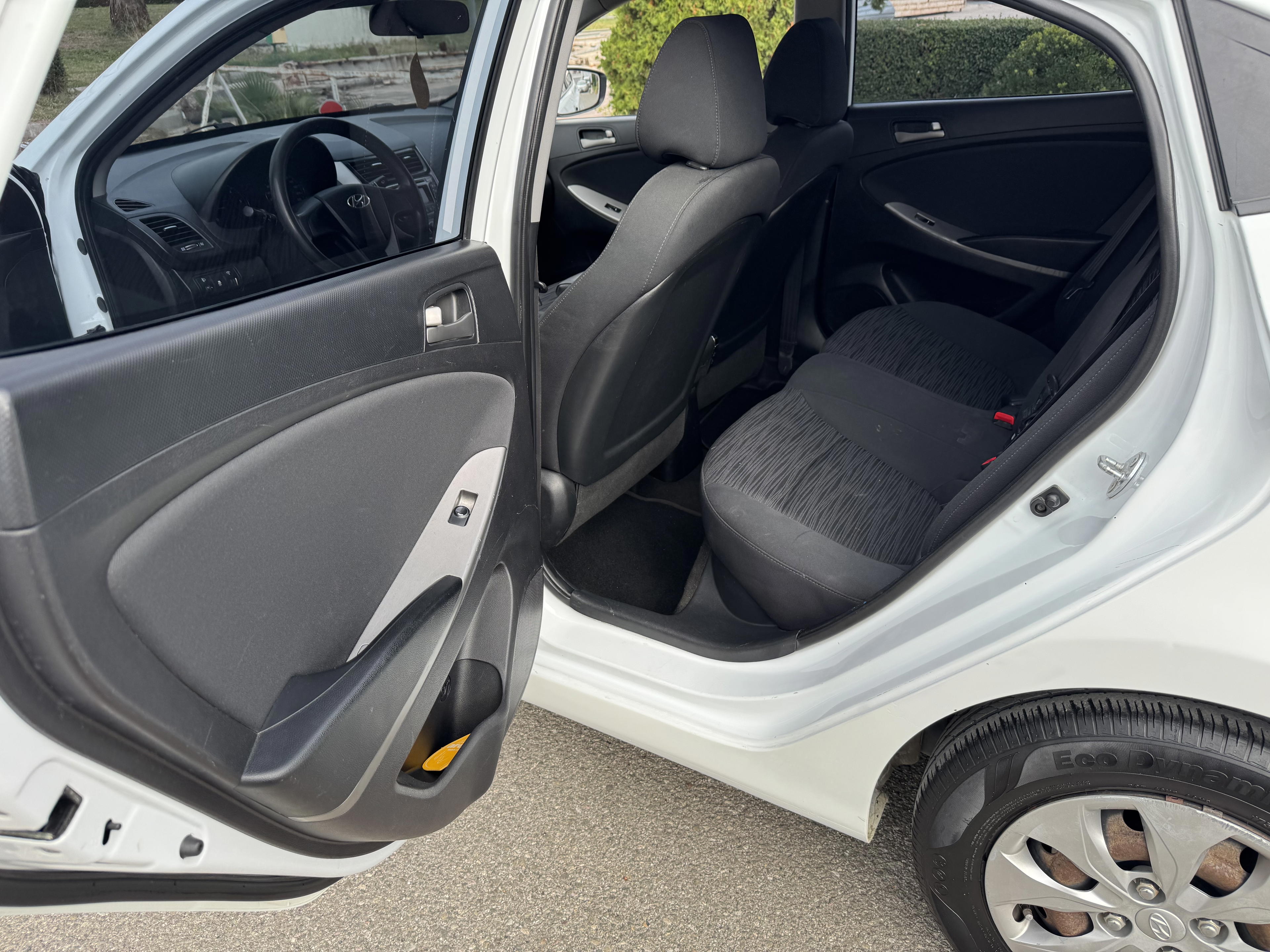 Hyundai Accent - photo 4