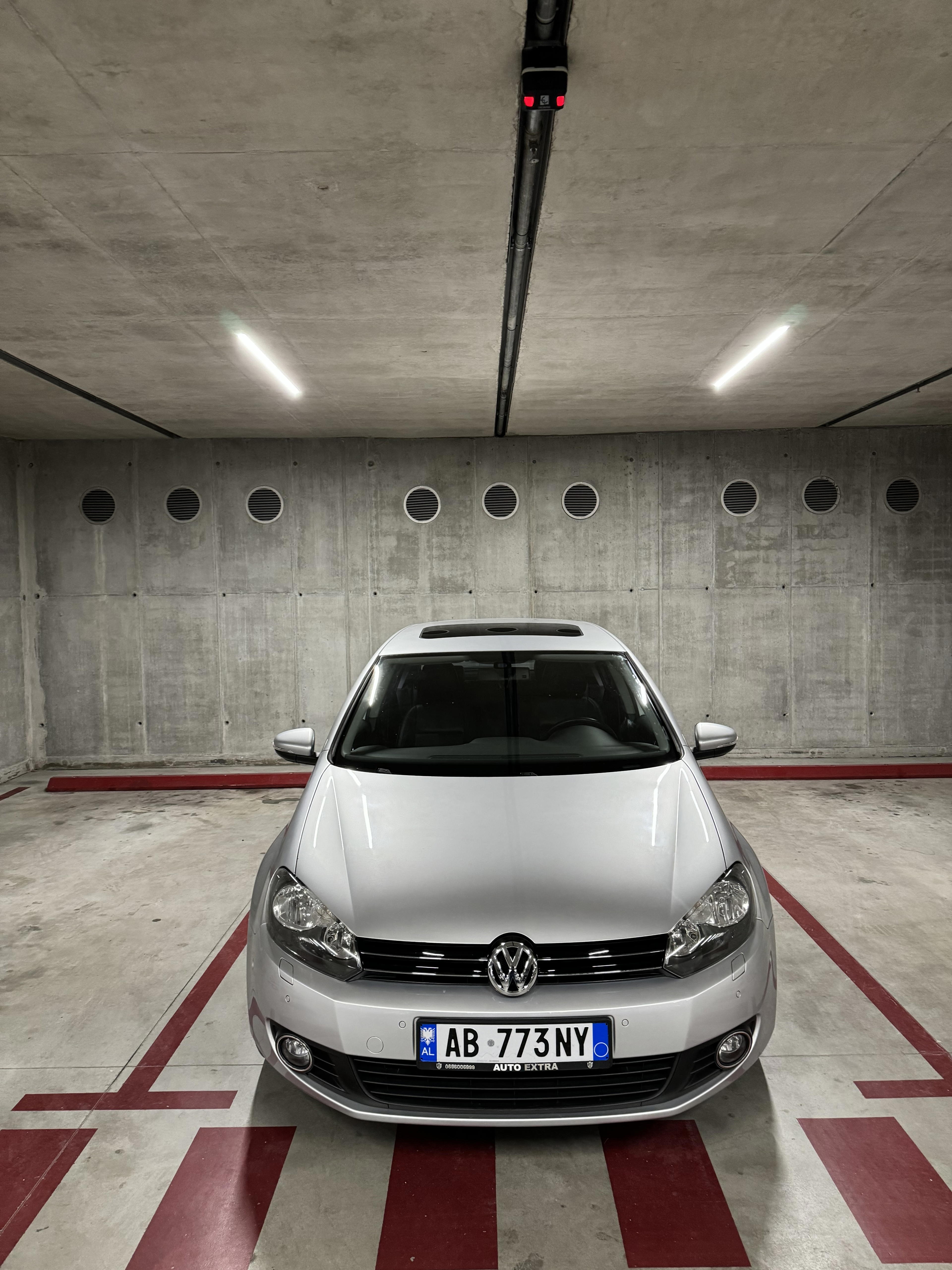 Volkswagen Golf - main photo