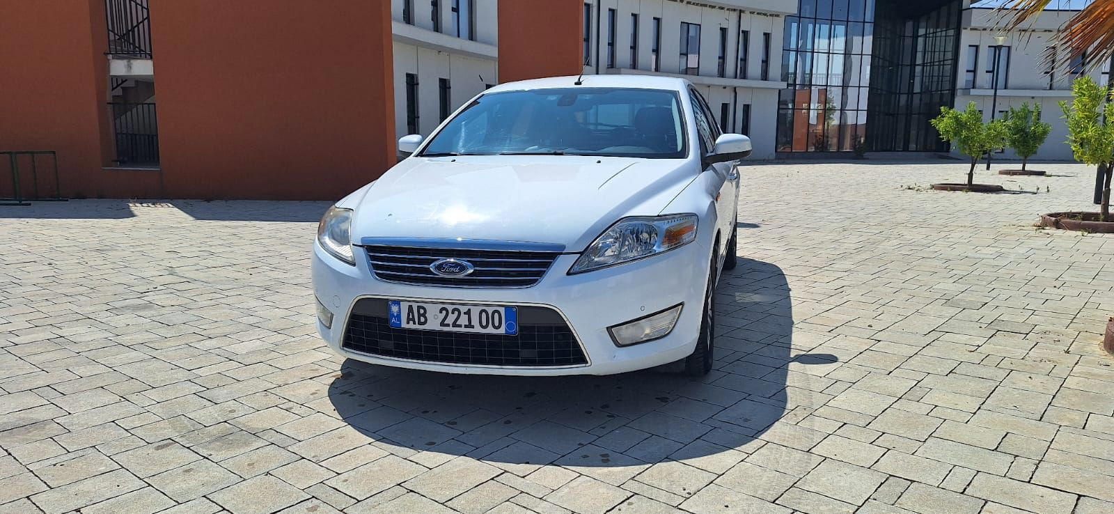 Ford Contour - side view
